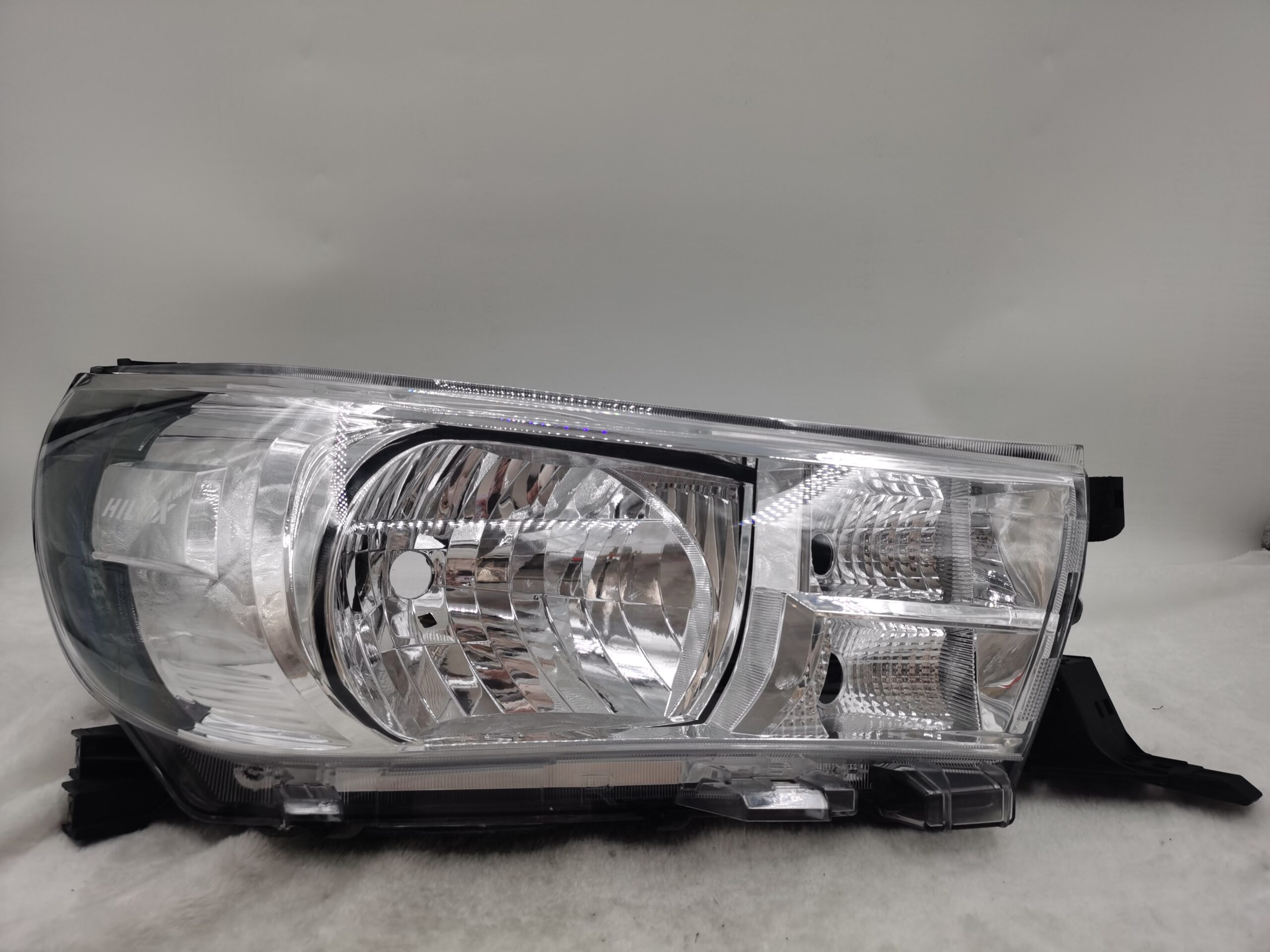 TOYOTA HILUX REVO 2015-2019 HALOGEN R.H.S HEADLIGHT ASSEMBLY