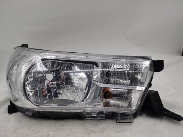 TOYOTA HILUX REVO 2015-2019 HALOGEN R.H.S HEADLIGHT ASSEMBLY