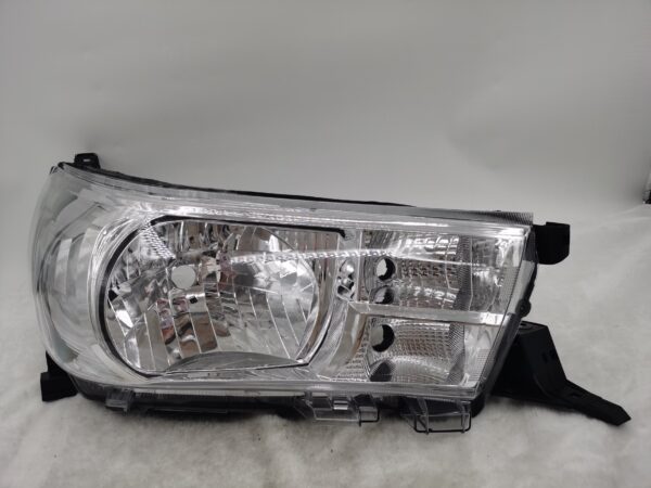 TOYOTA HILUX REVO 2015-2019 HALOGEN R.H.S HEADLIGHT ASSEMBLY