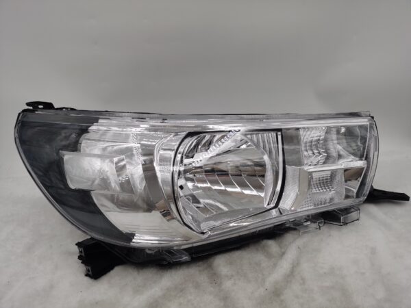 TOYOTA HILUX REVO 2015-2019 HALOGEN R.H.S HEADLIGHT ASSEMBLY