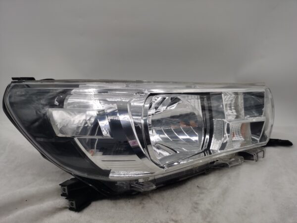 TOYOTA HILUX REVO 2015-2019 HALOGEN R.H.S HEADLIGHT ASSEMBLY