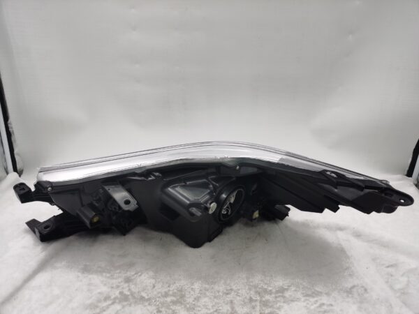 TOYOTA HILUX REVO 2015-2019 HALOGEN R.H.S HEADLIGHT ASSEMBLY