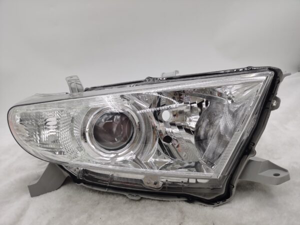 TOYOTA KLUGER 2011-2013 HALOGEN R.H.S HEADLIGHT ASSEMBLY