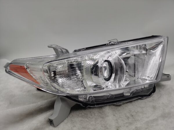 TOYOTA KLUGER 2011-2013 HALOGEN R.H.S HEADLIGHT ASSEMBLY