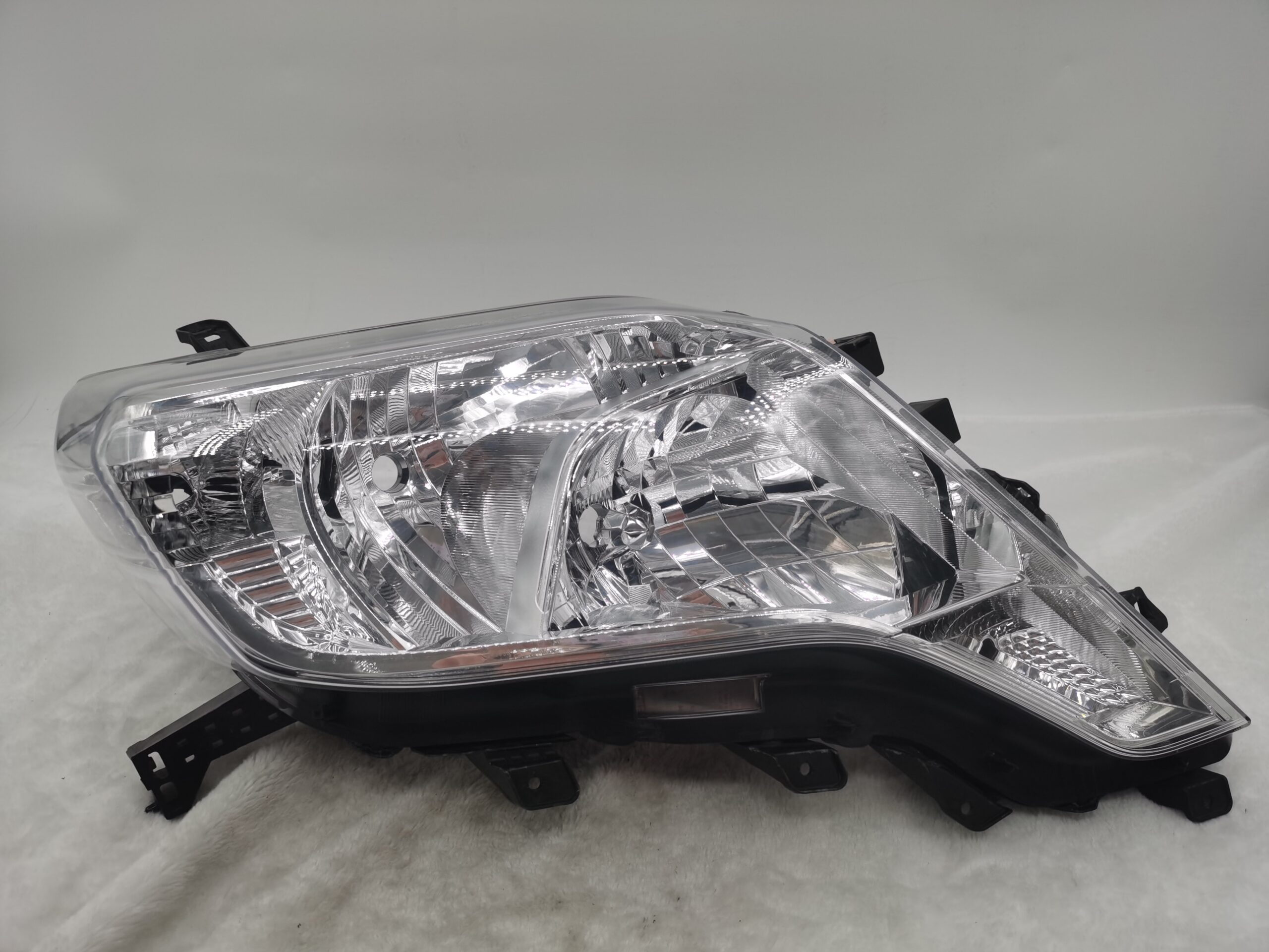 TOYOTA LANDCRUISER PRADO 150 GDJ150W 2014-2017 HALOGEN R.H.S HEADLIGHT ASSEMBLY