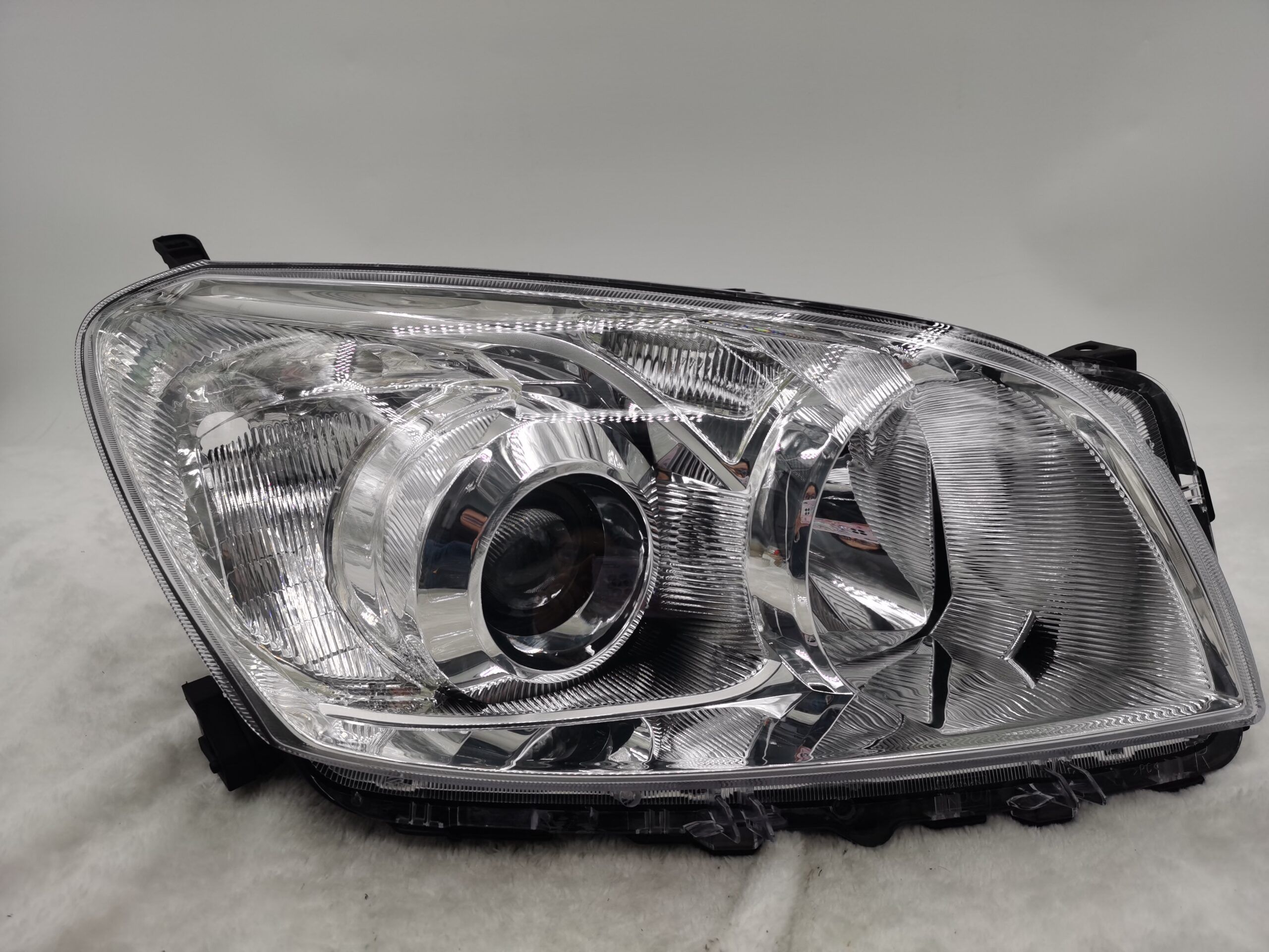 TOYOTA RAV4 III 2009-2012 HALOGEN R.H.S HEADLIGHT ASSEMBLY