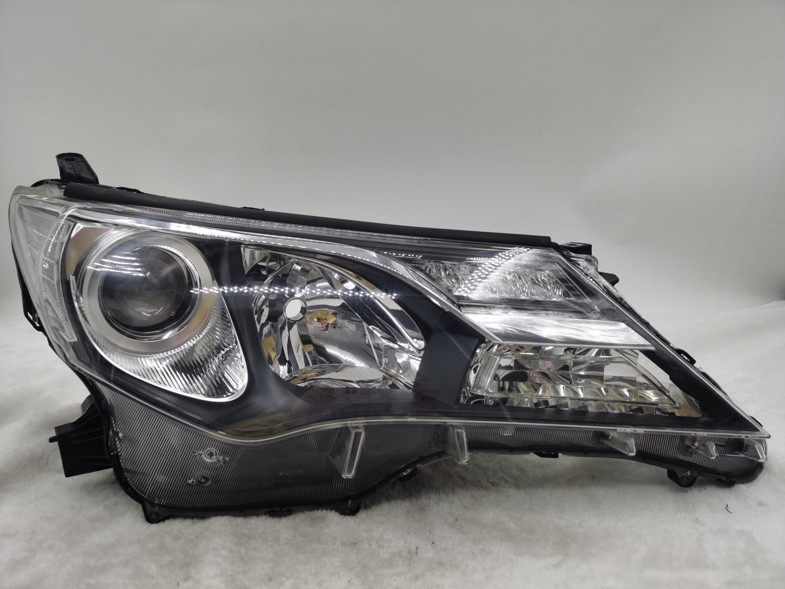 TOYOTA RAV4 IV XA40 2013-2015 XENON R.H.S HEADLIGHT ASSEMBLY