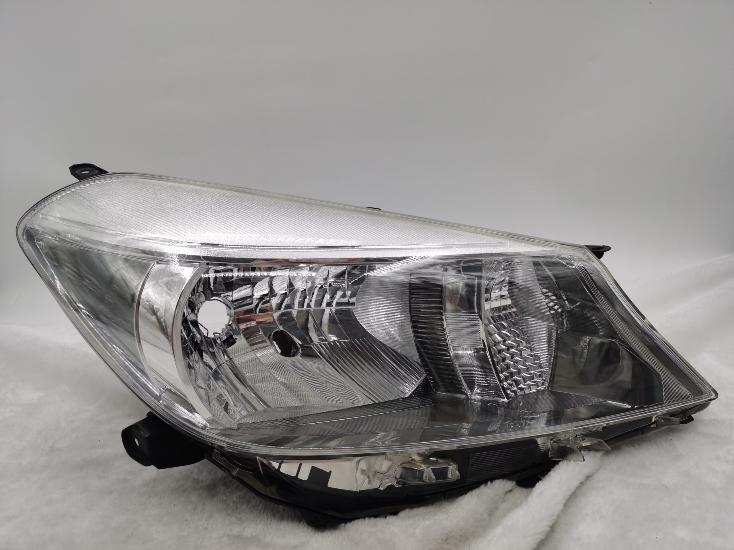 TOYOTA YARIS VITZ NSP130 2011-2013 HALOGEN R.H.S HEADLIGHT ASSEMBLY