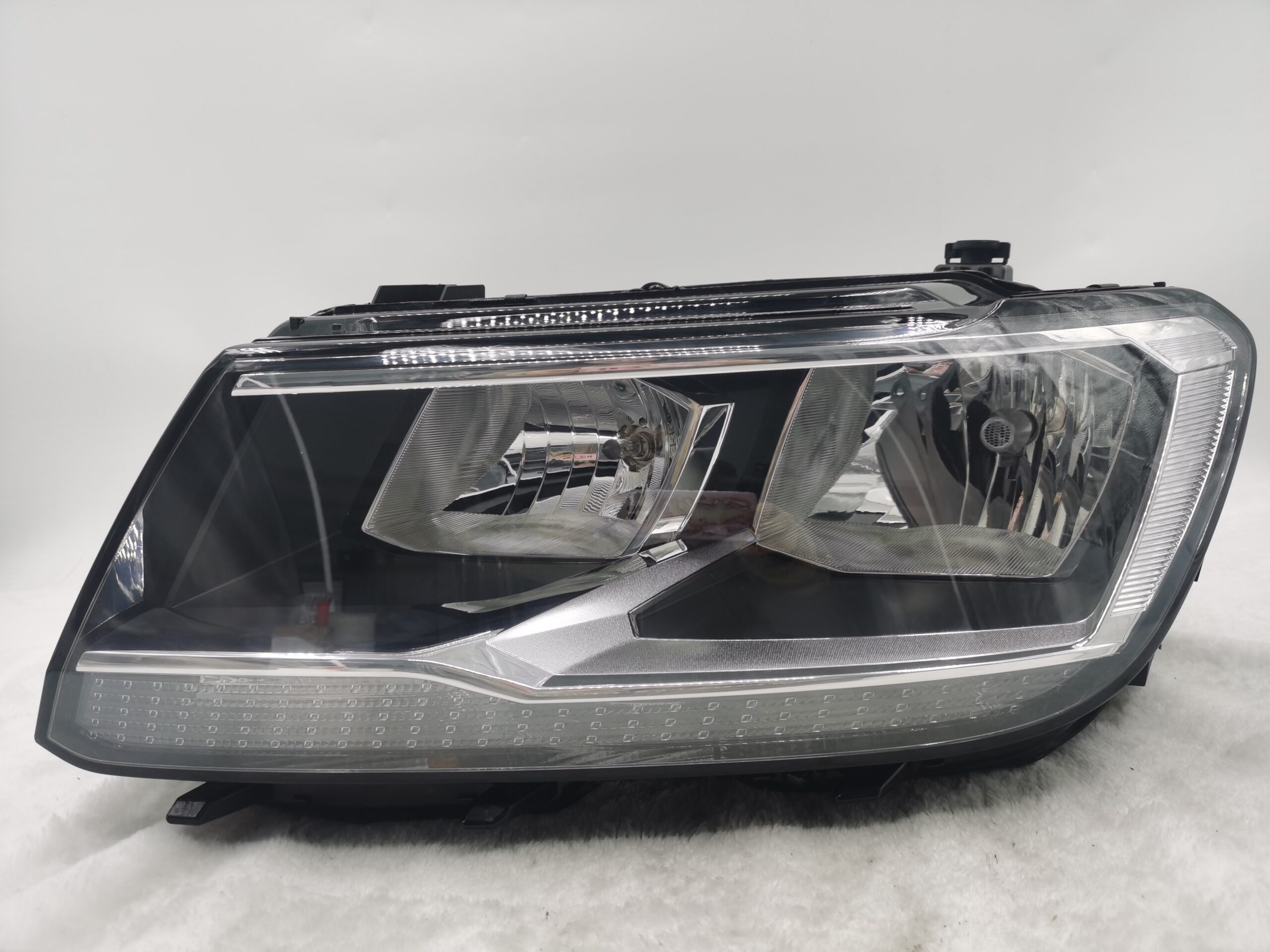 VOLKSWAGEN TIGUAN 2017-2020 HALOGEN L.H.S HEADLIGHT ASSEMBLY