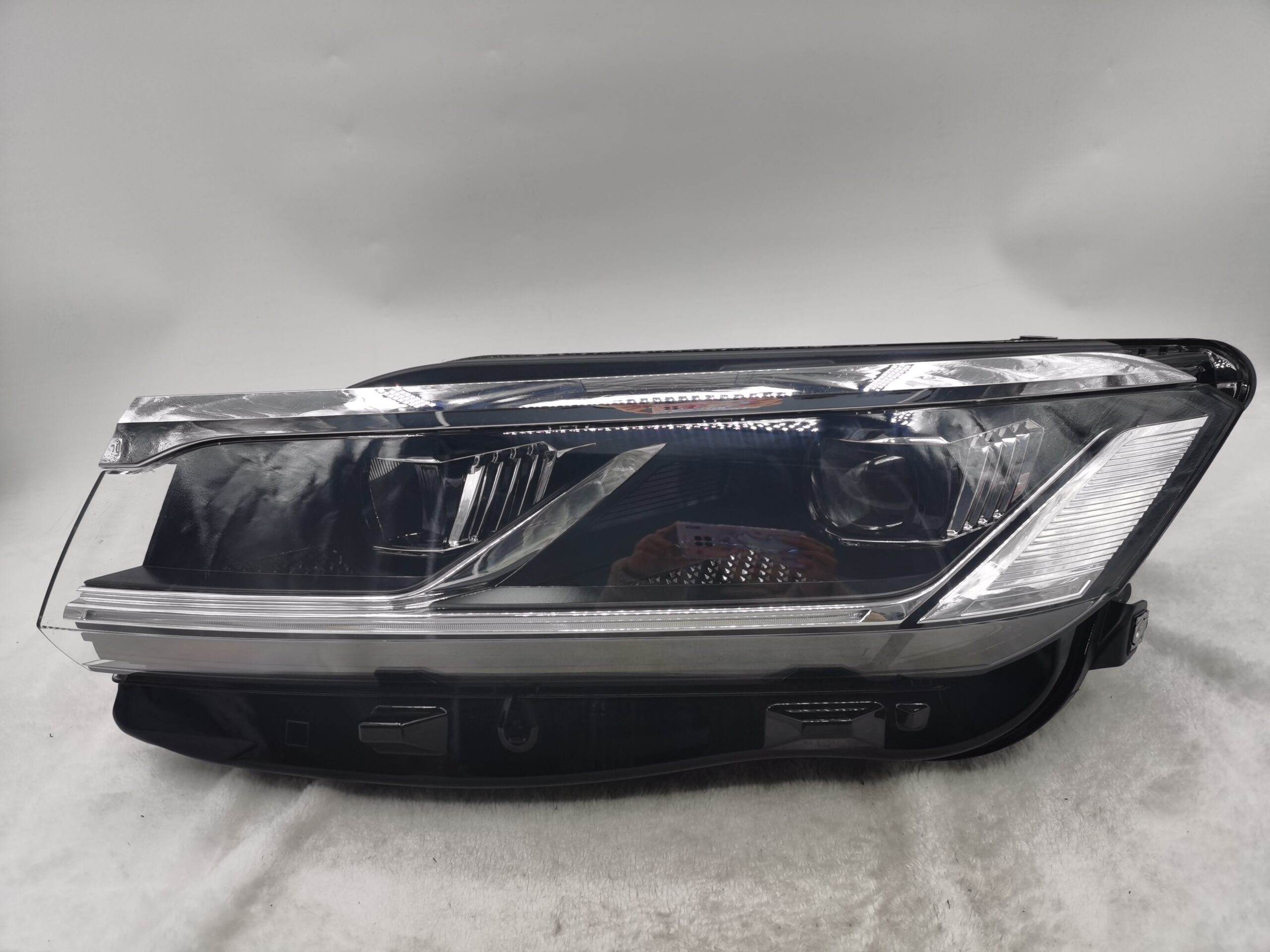 VOLKSWAGEN TOUAREG 2018-2022 LED L.H.S HEADLIGHT ASSEMBLY