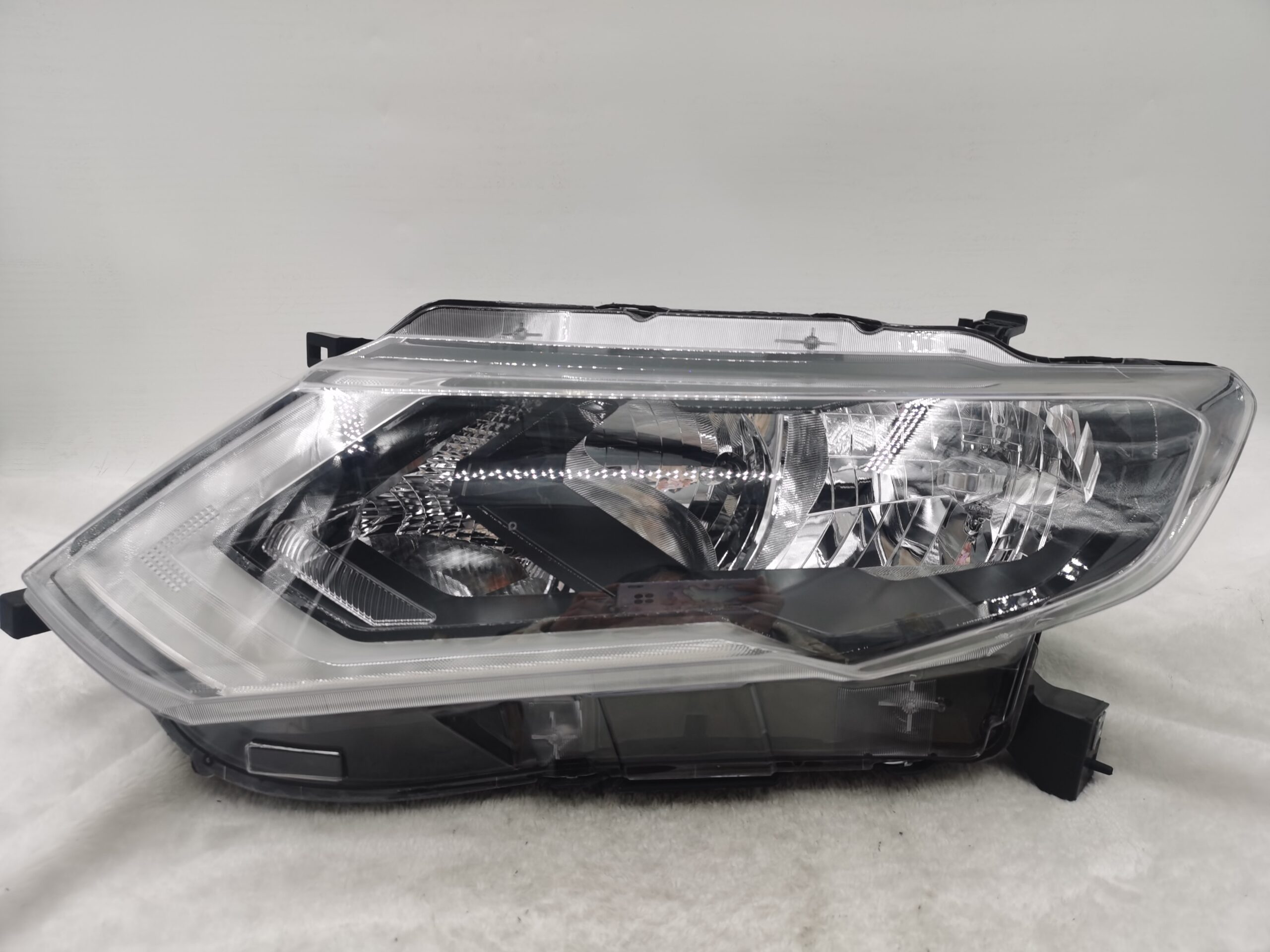 NISSAN X-TRAIL T32 2017-2020 HALOGEN L.H.S HEADLIGHT ASSEMBLY