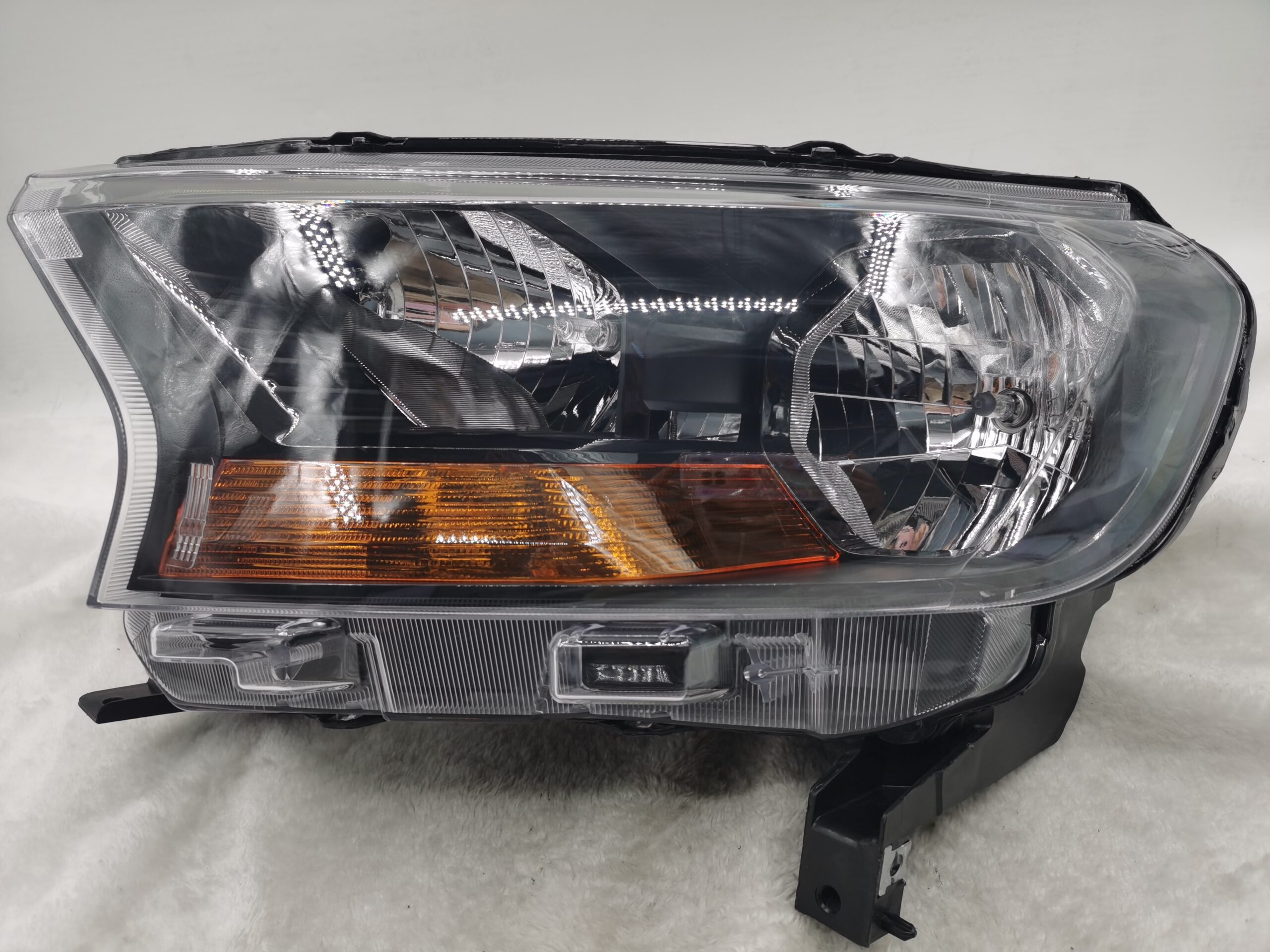 FORD EVEREST RANGER 2015-2019 HALOGEN L.H.S HEADLIGHT ASSEMBLY