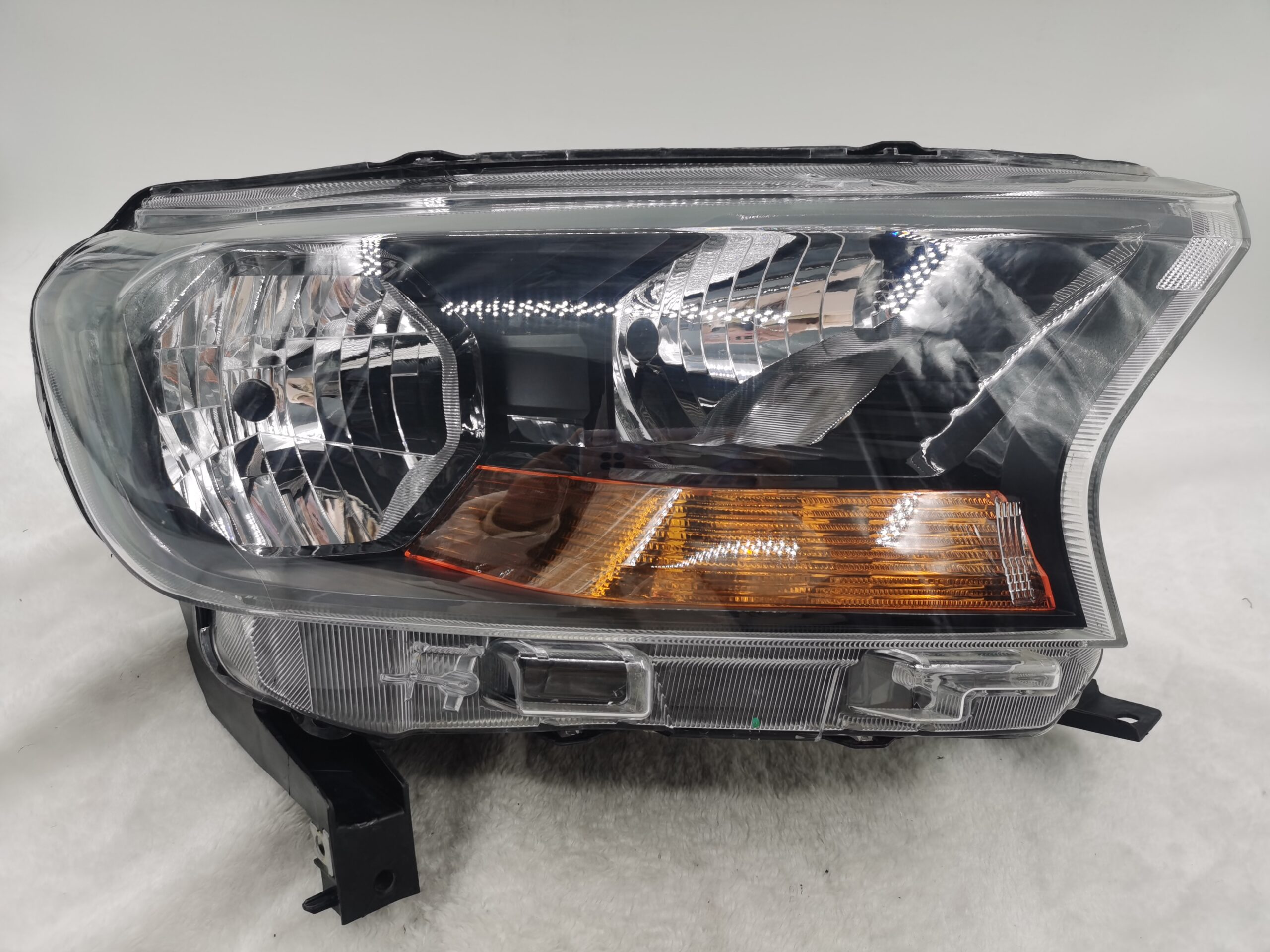 FORD EVEREST RANGER 2015-2019 HALOGEN R.H.S HEADLIGHT ASSEMBLY