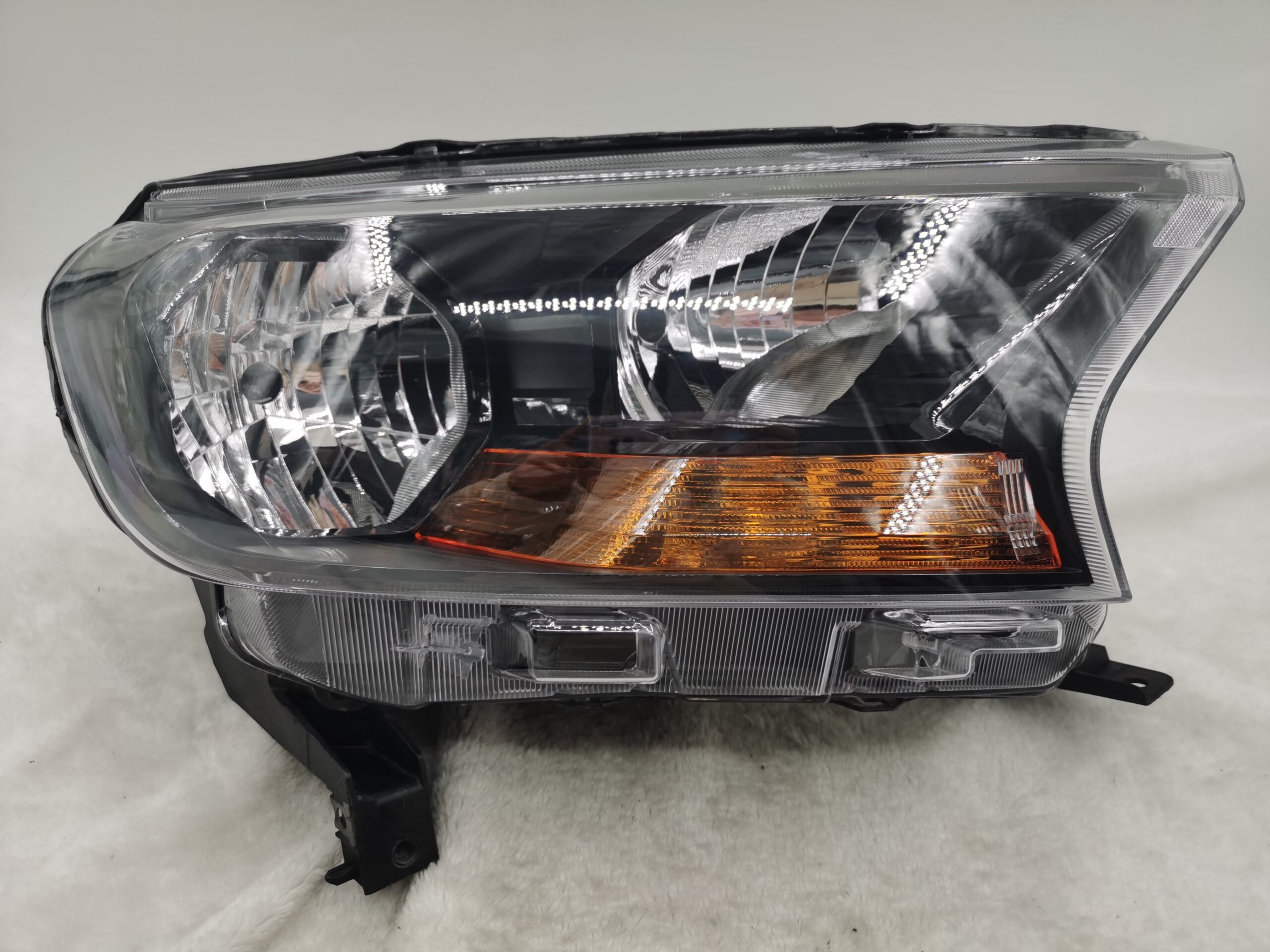 FORD EVEREST RANGER 2015-2019 HALOGEN R.H.S HEADLIGHT ASSEMBLY