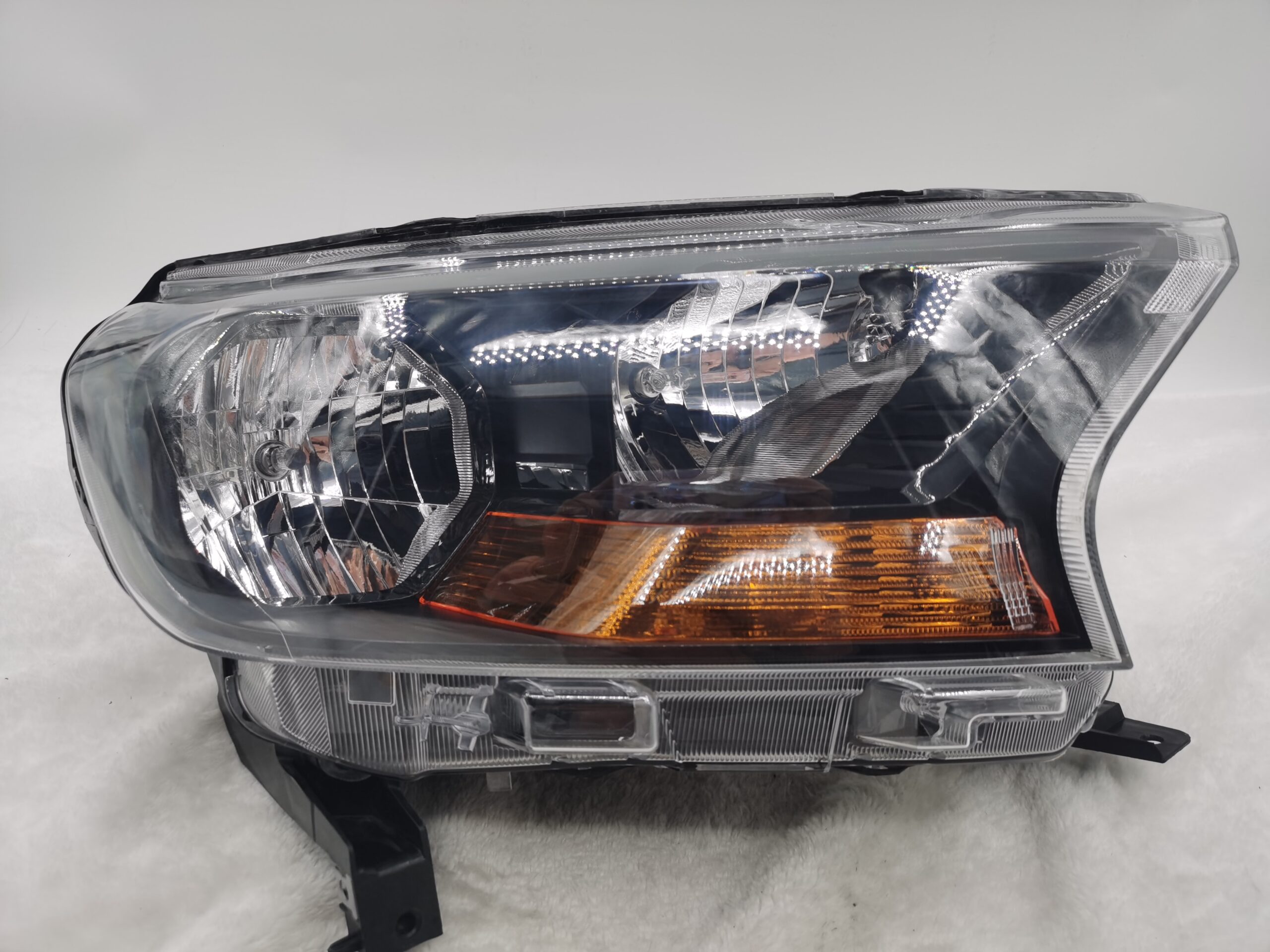 FORD EVEREST RANGER 2015-2019 HALOGEN R.H.S HEADLIGHT ASSEMBLY