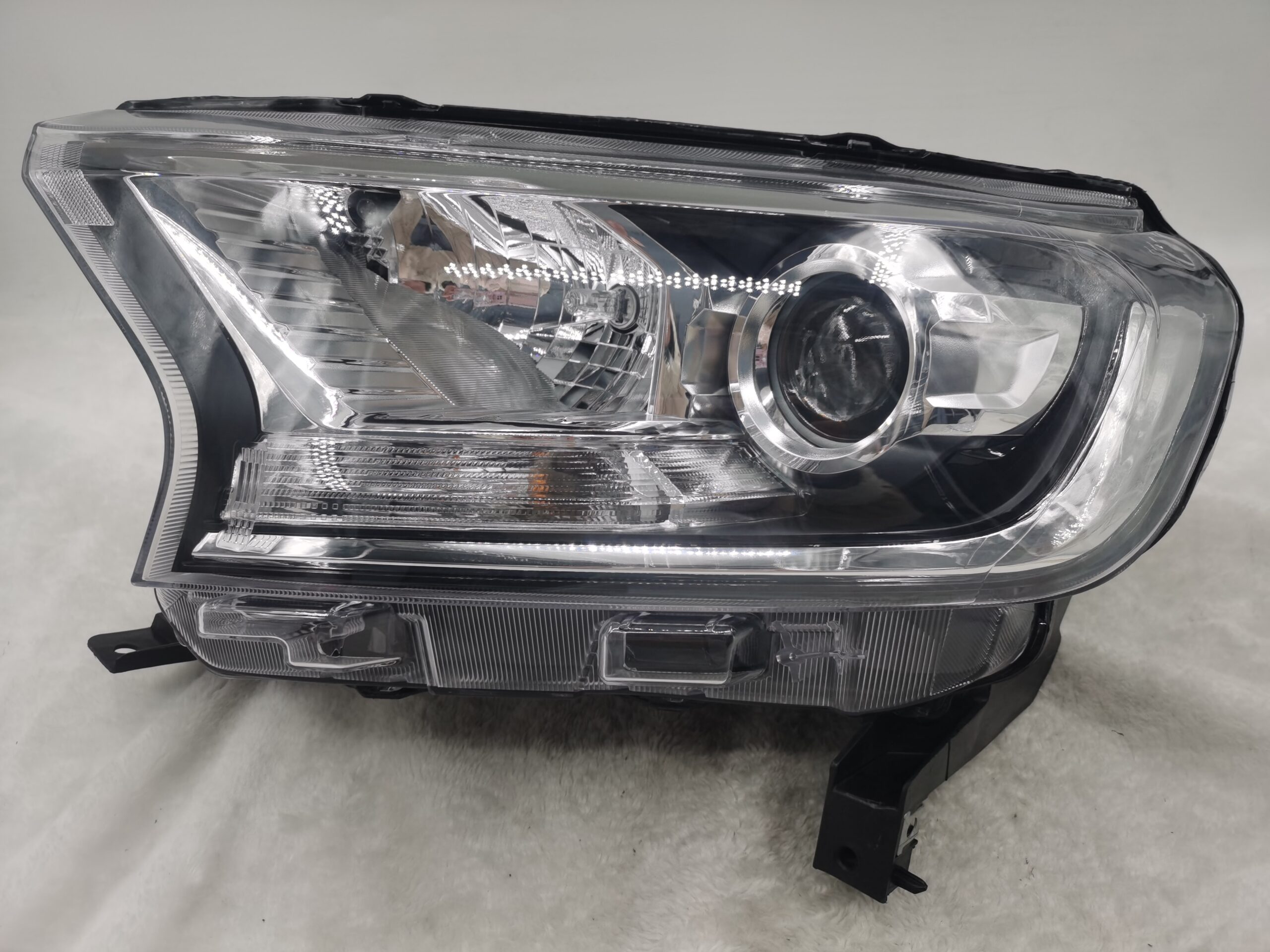 FORD EVEREST RANGER 2015-2019 LENS HALOGEN L.H.S HEADLIGHT ASSEMBLY