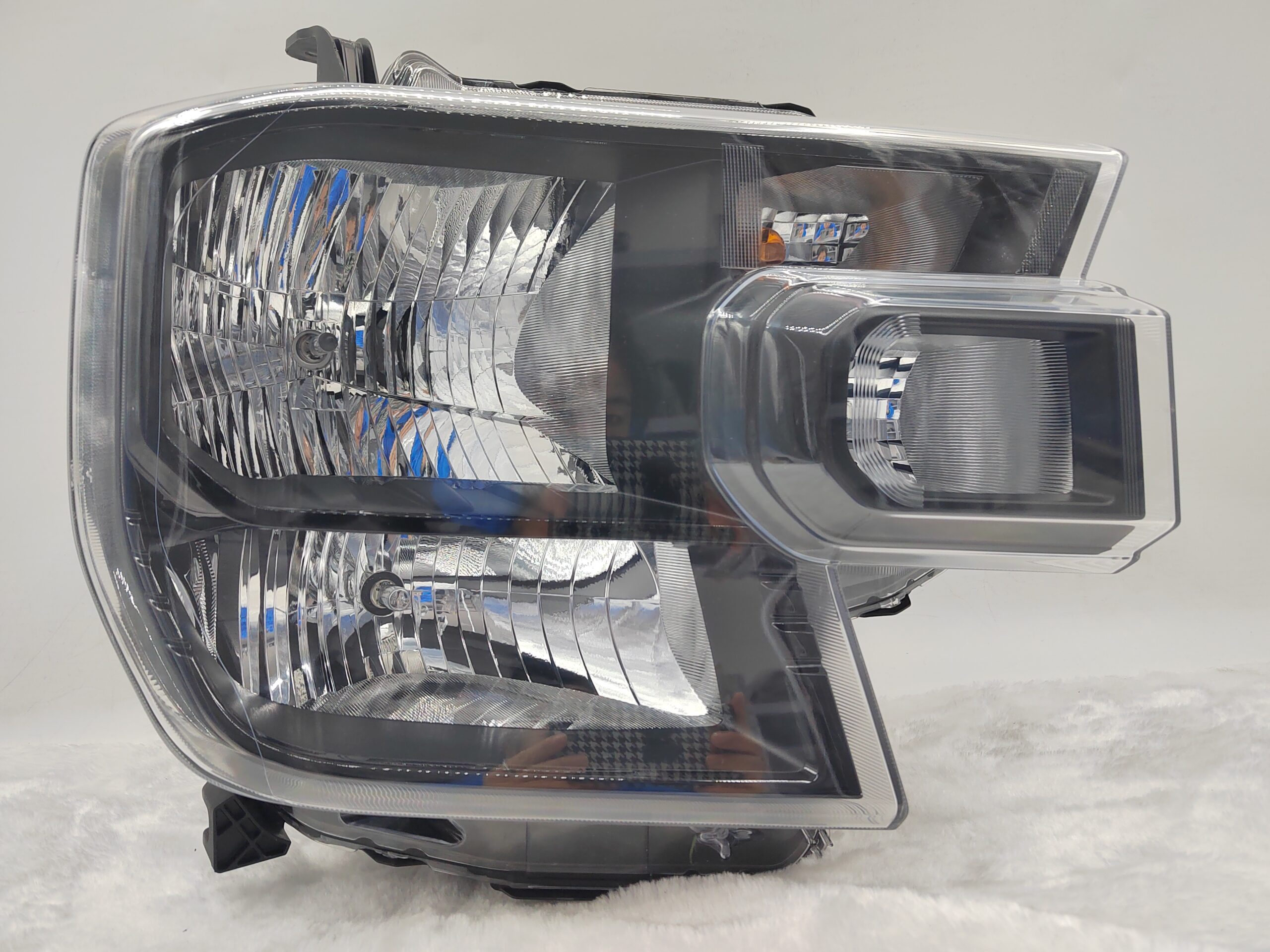 FORD EVEREST RANGER 2022-2024 HALOGEN R.H.S HEADLIGHT ASSEMBLY