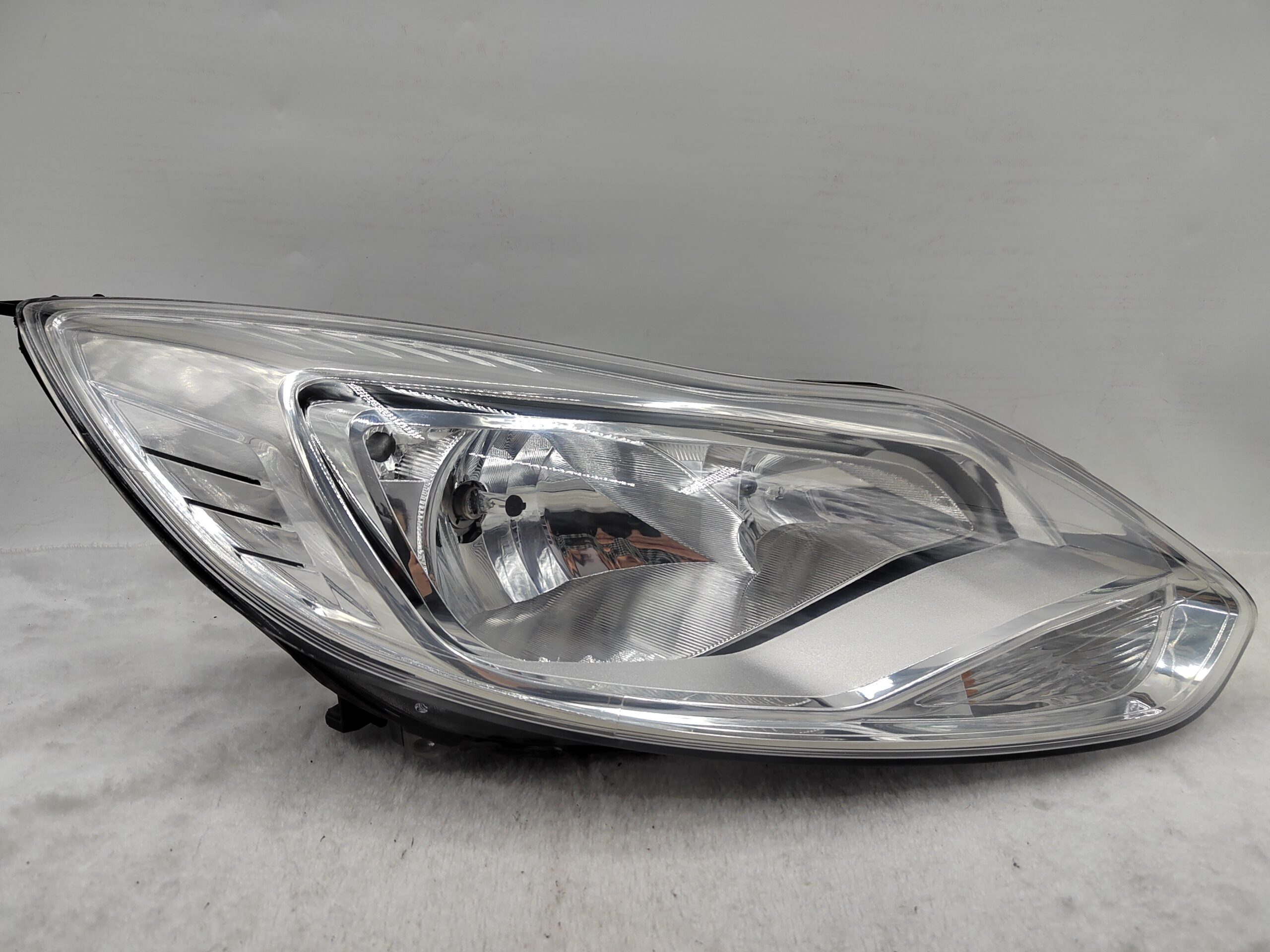 FORD FOCUS MK3 2011-2014 HALOGEN R.H.S HEADLIGHT ASSEMBLY