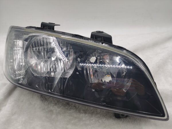 HOLDEN COMMODORE SV6 VE 2007-2010 HALOGEN R.H.S HEADLIGHT ASSEMBLY