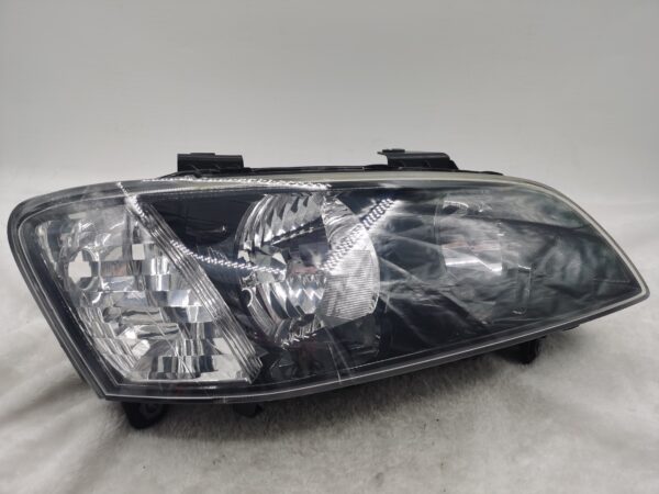 HOLDEN COMMODORE SV6 VE 2007-2010 HALOGEN R.H.S HEADLIGHT ASSEMBLY