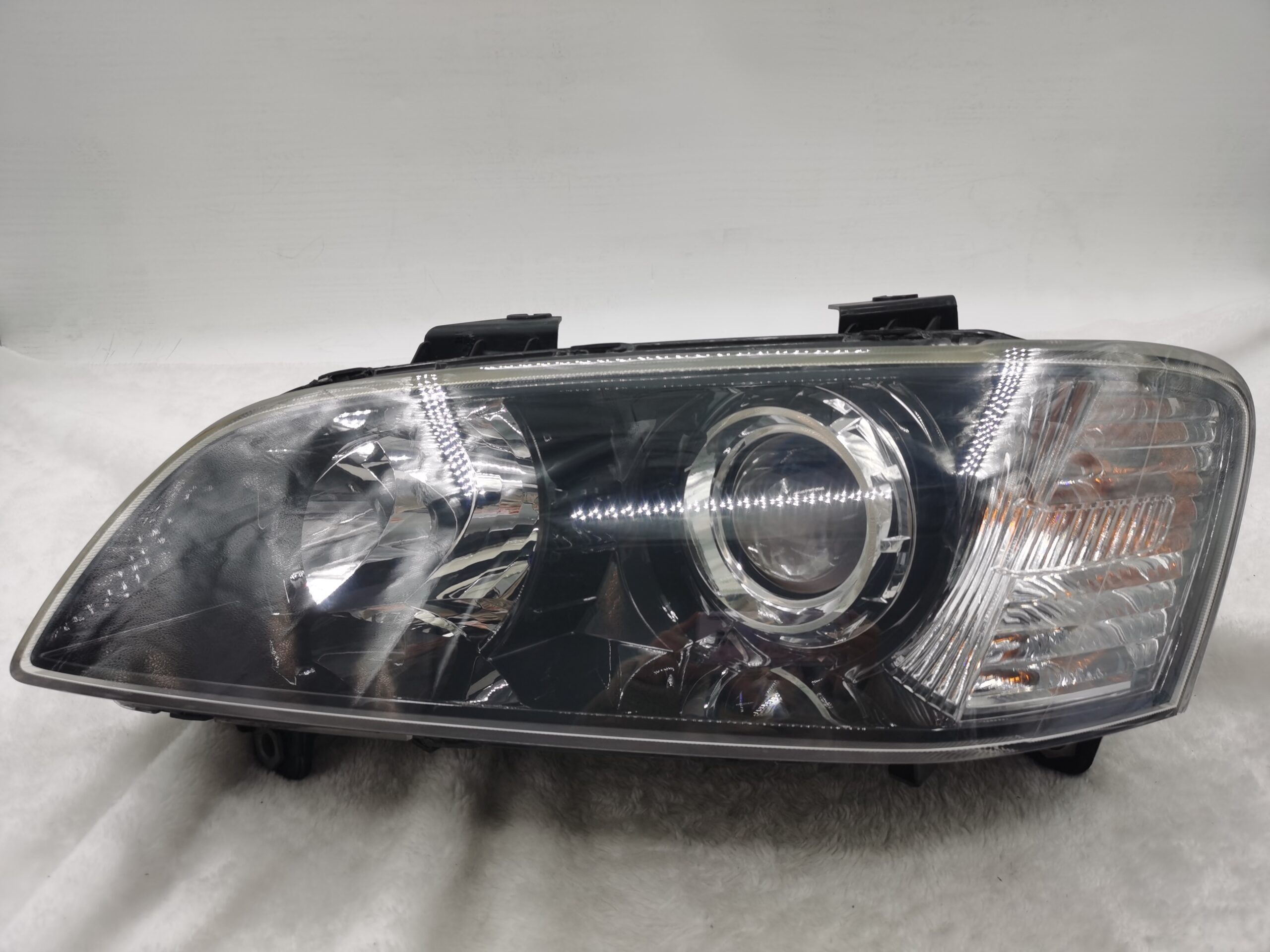 HOLDEN COMMODORE VE SV6 2007-2010 LENS HALOGEN L.H.S HEADLIGHT ASSEMBLY