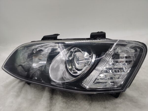 HOLDEN COMMODORE VE II SV6 2011-2012 LENS HALOGEN L.H.S HEADLIGHT ASSEMBLY