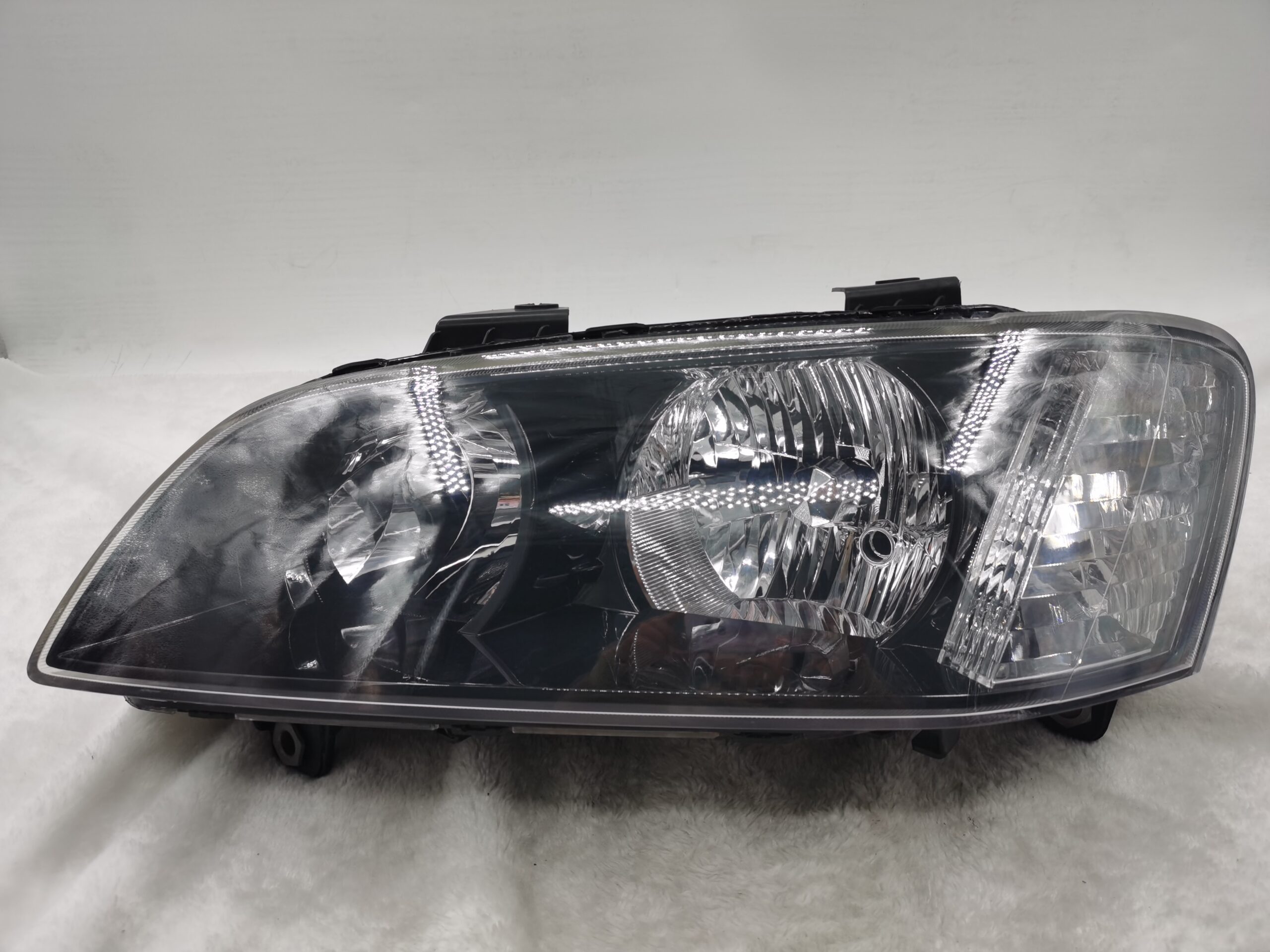 HOLDEN COMMODORE VE SV6 2007-2010 HALOGEN L.H.S HEADLIGHT ASSEMBLY