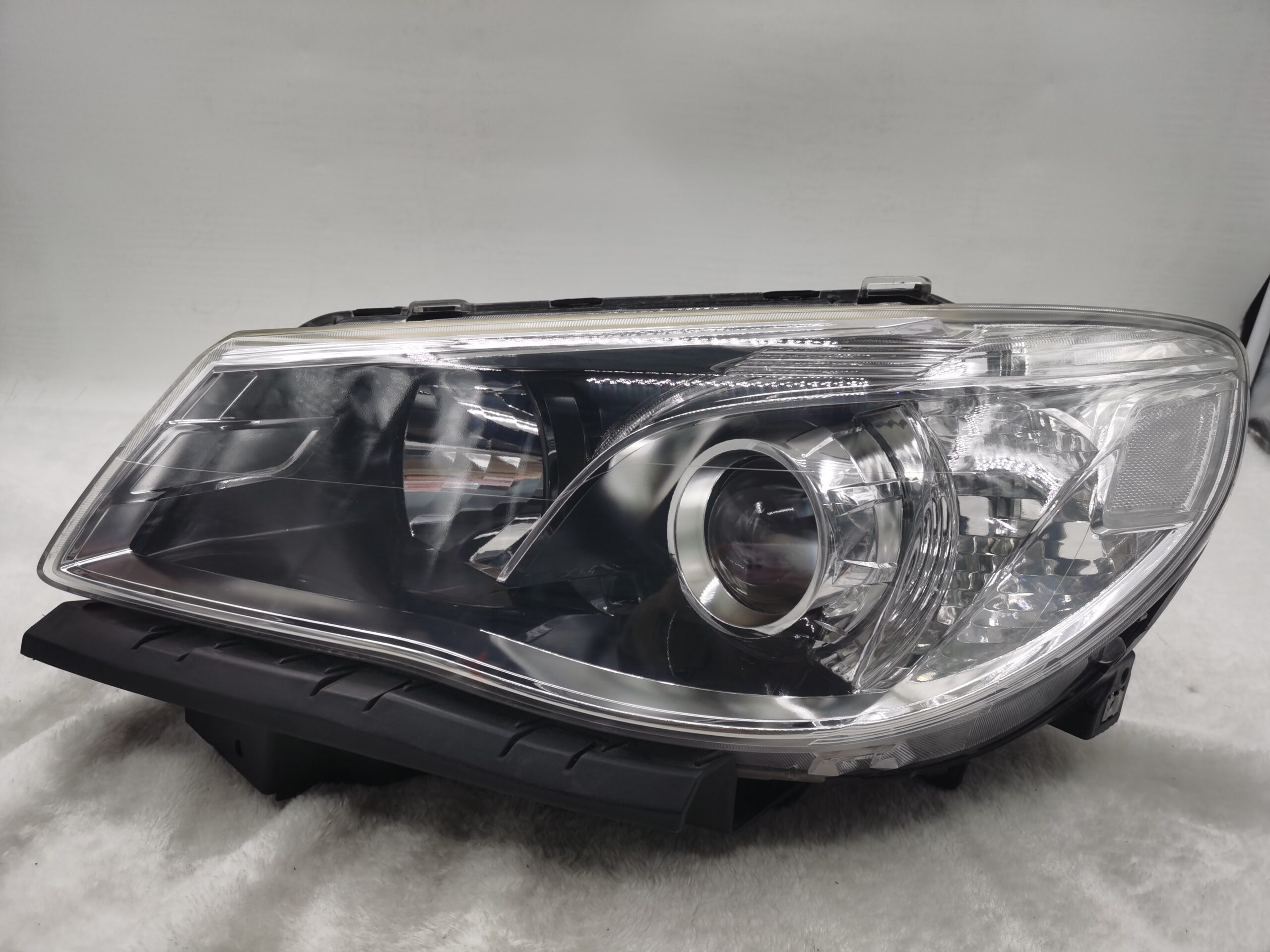 HOLDEN COMMODORE VF SV6 2013-2017 LENS HALOGEN L.H.S HEADLIGHT ASSEMBLY