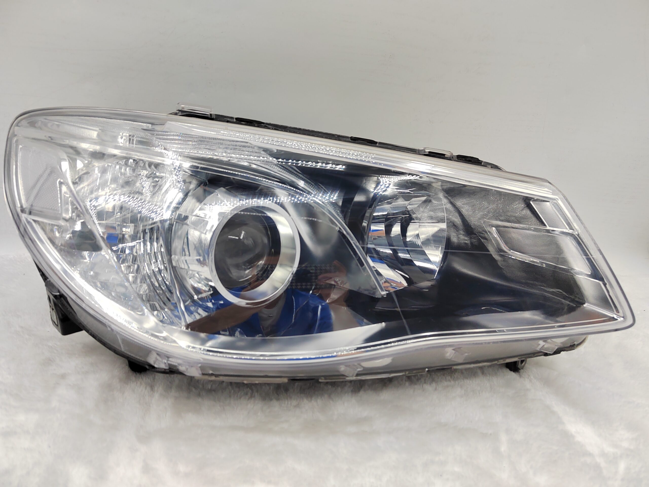 HOLDEN COMMODORE VF SV6 2013-2017 LENS HALOGEN R.H.S HEADLIGHT ASSEMBLY