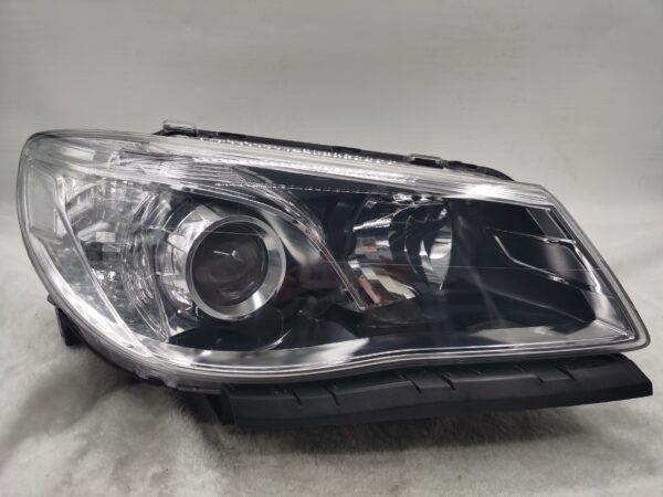 HOLDEN COMMODORE VF SV6 2013-2017 LENS HALOGEN R.H.S HEADLIGHT ASSEMBLY