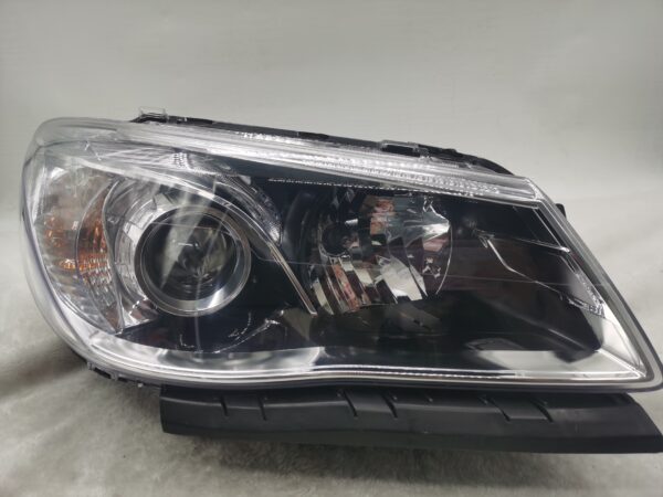 HOLDEN COMMODORE VF SV6 2013-2017 LENS HALOGEN R.H.S HEADLIGHT ASSEMBLY