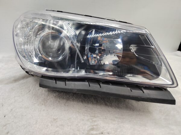 HOLDEN COMMODORE VF SV6 2013-2017 LENS HALOGEN R.H.S HEADLIGHT ASSEMBLY