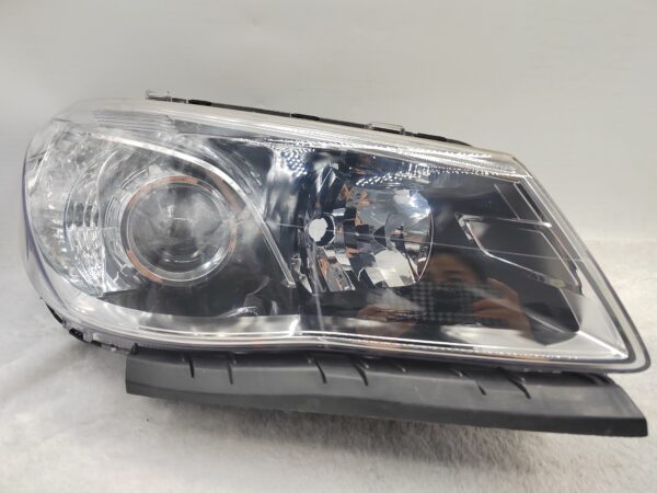 HOLDEN COMMODORE VF SV6 2013-2017 LENS HALOGEN R.H.S HEADLIGHT ASSEMBLY