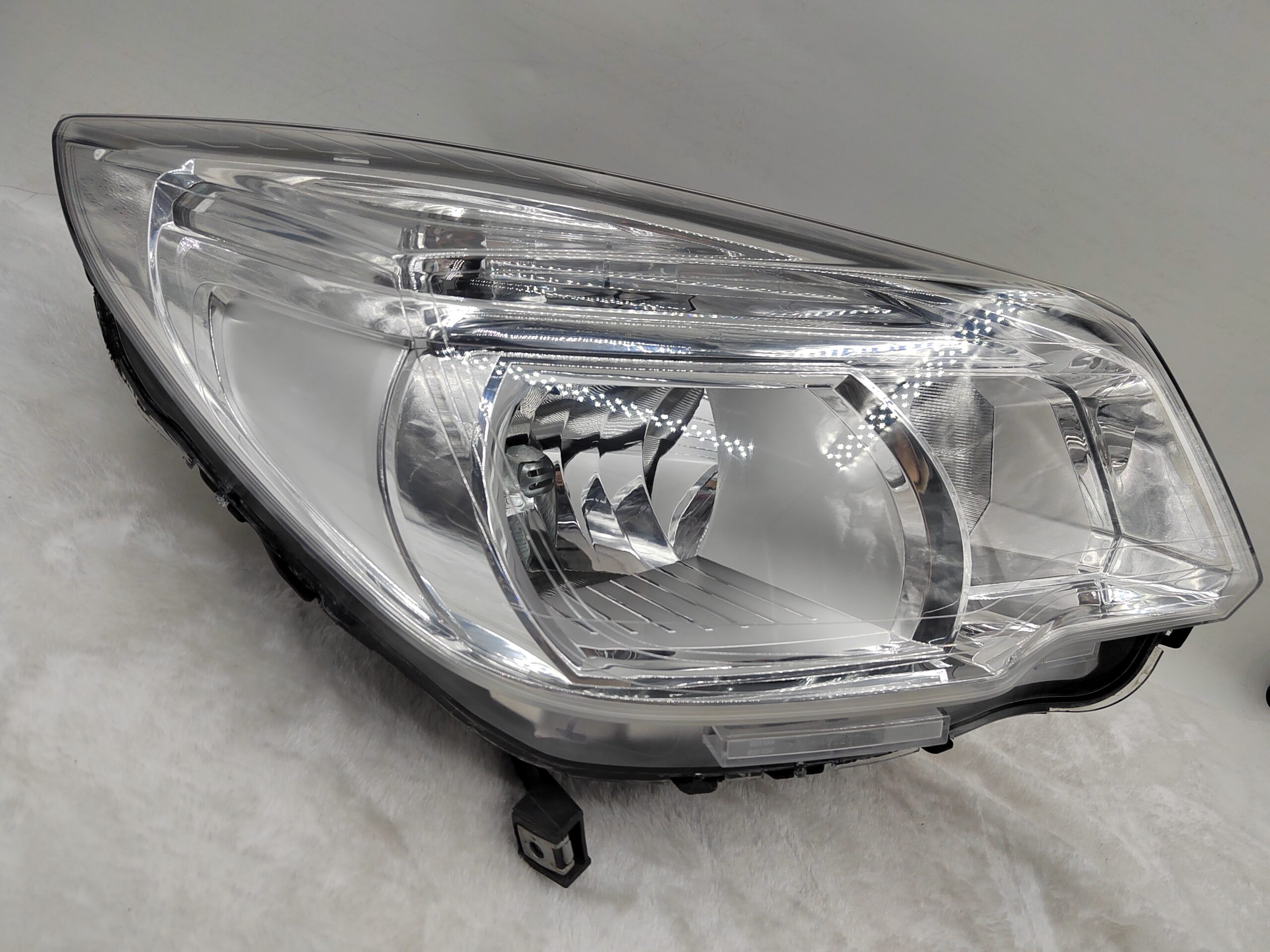 HOLDEN COLORADO 2012-2015 HALOGEN R.H.S HEADLIGHT ASSEMBLY