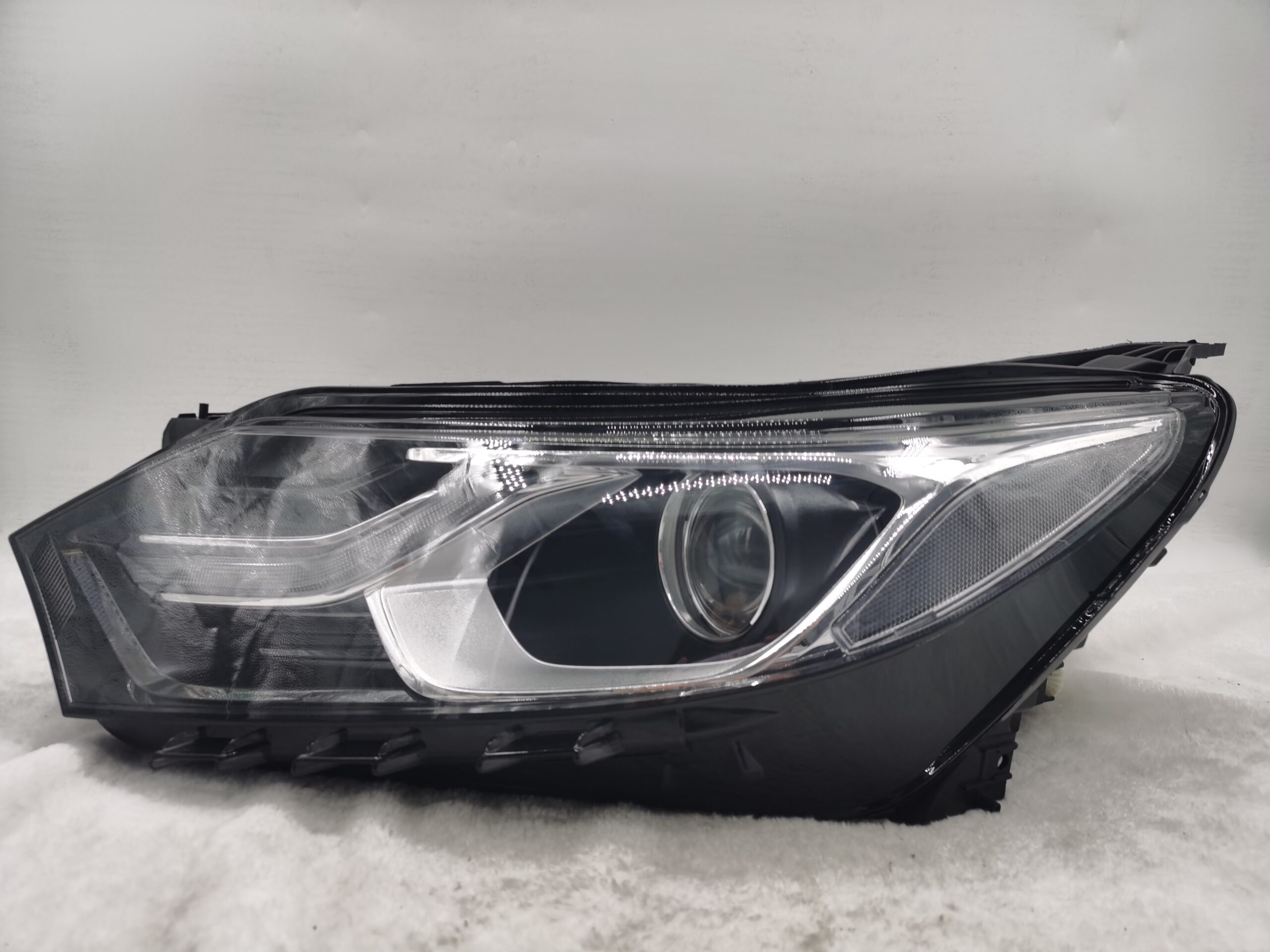 HOLDEN EQUINOX 2018-2020 HALOGEN L.H.S HEADLIGHT ASSEMBLY