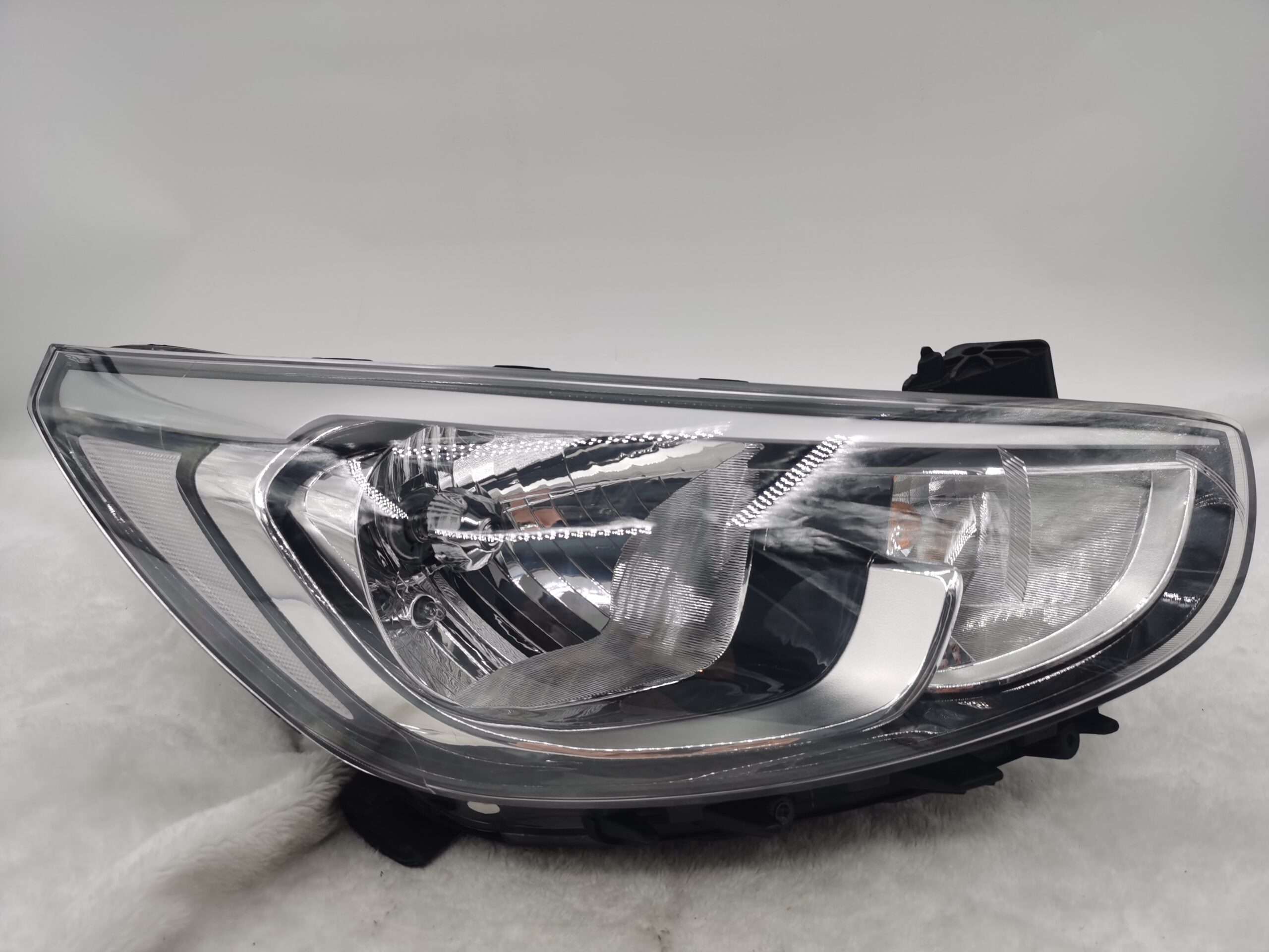 HYUNDAI ACCENT RB 2015-2017 HALOGEN R.H.S HEADLIGHT ASSEMBLY