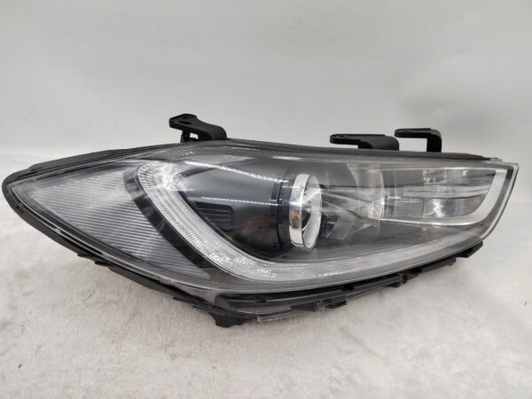 HYUNDAI ELANTRA AD 2017-2018 HALOGEN R.H.S HEADLIGHT ASSEMBLY