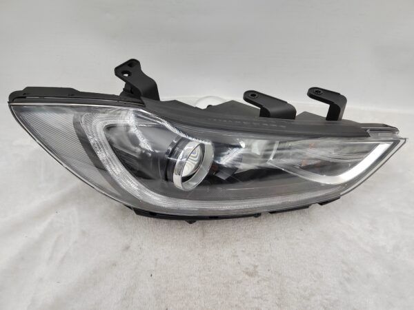 HYUNDAI ELANTRA AD 2017-2018 HALOGEN R.H.S HEADLIGHT ASSEMBLY