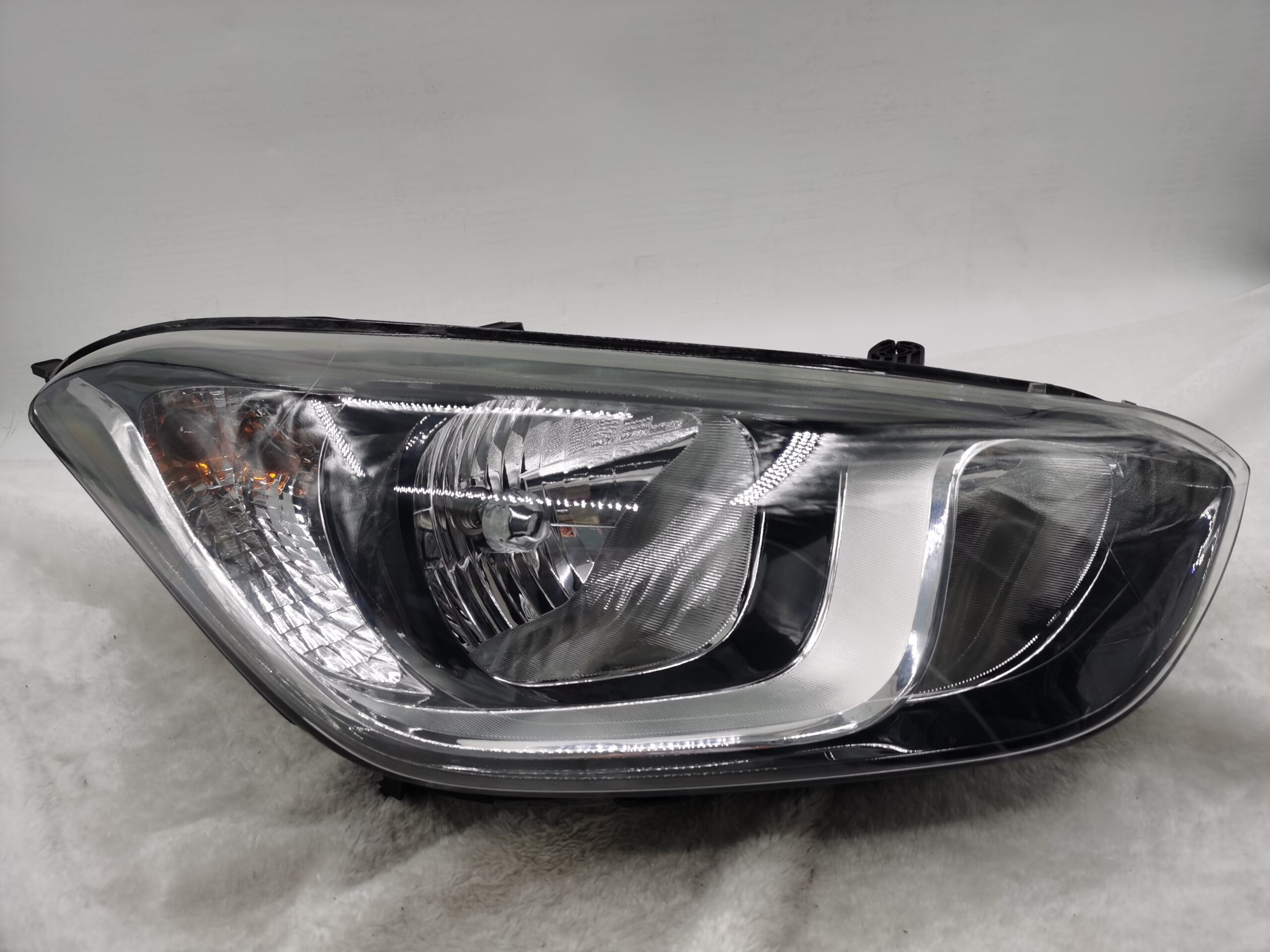 HYUNDAI I20 2012-2014 HALOGEN R.H.S HEADLIGHT ASSEMBLY