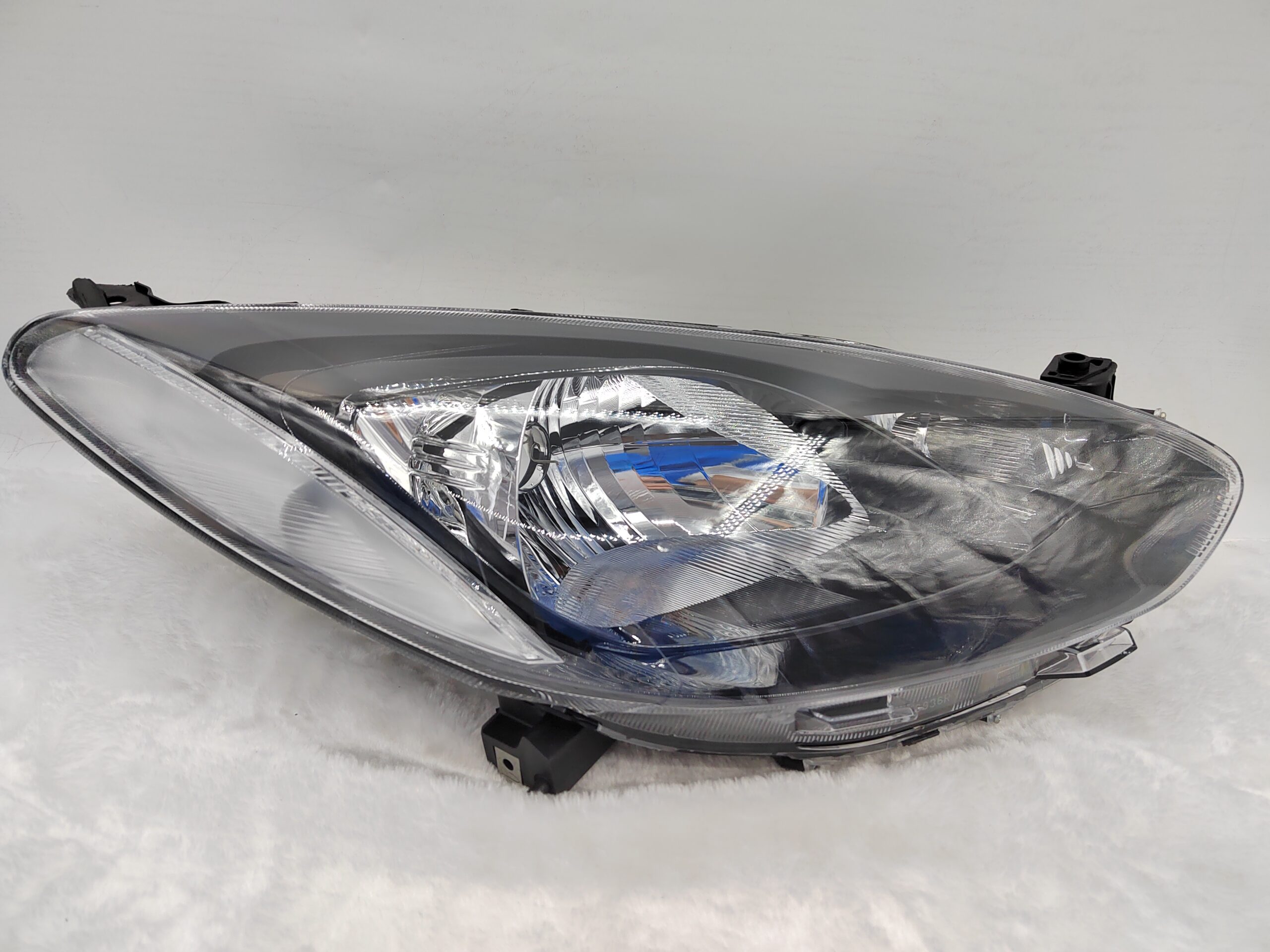 MAZDA 2 2007-2013 HALOGEN R.H.S HEADLIGHT ASSEMBLY