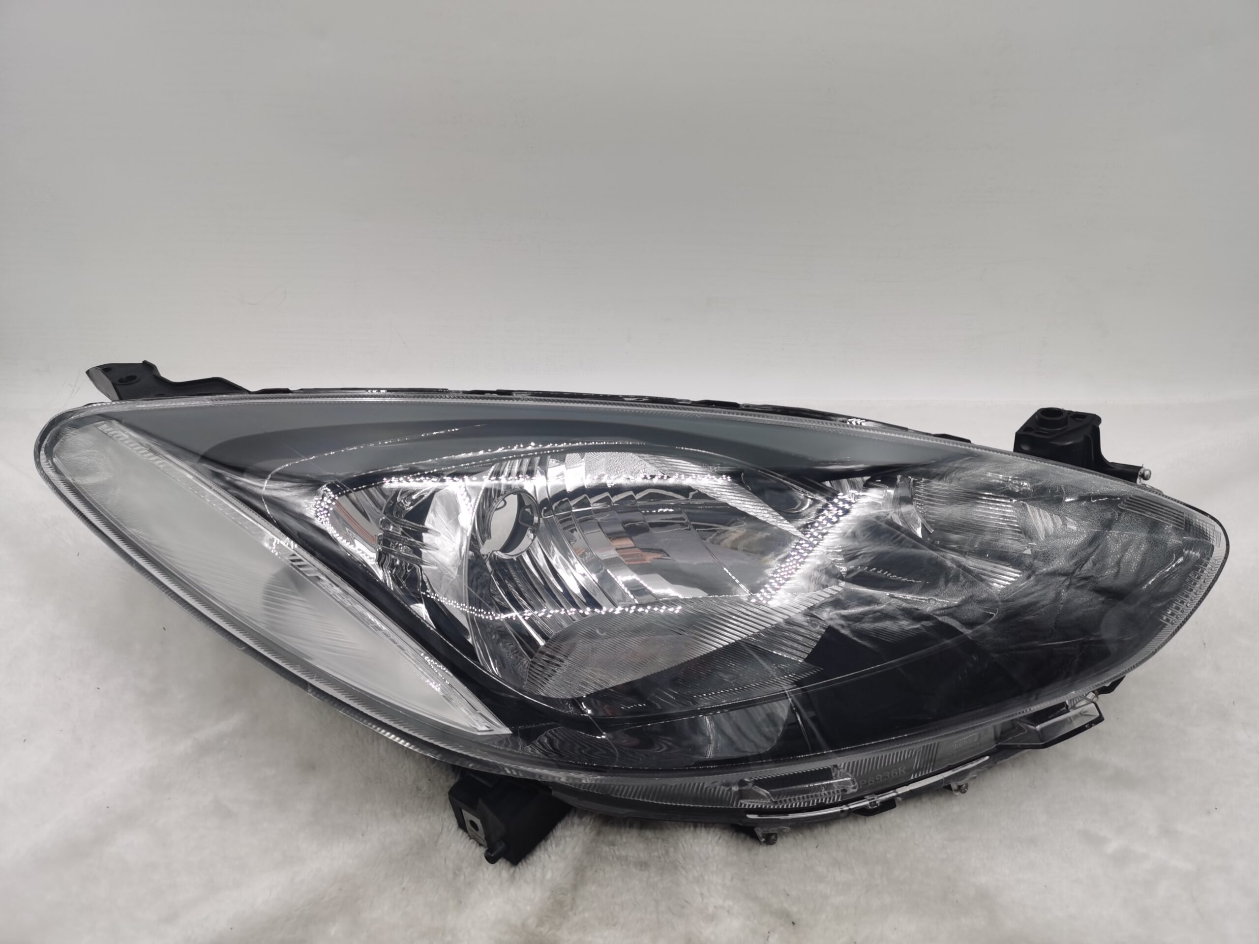 MAZDA 2 2007-2013 HALOGEN R.H.S HEADLIGHT ASSEMBLY