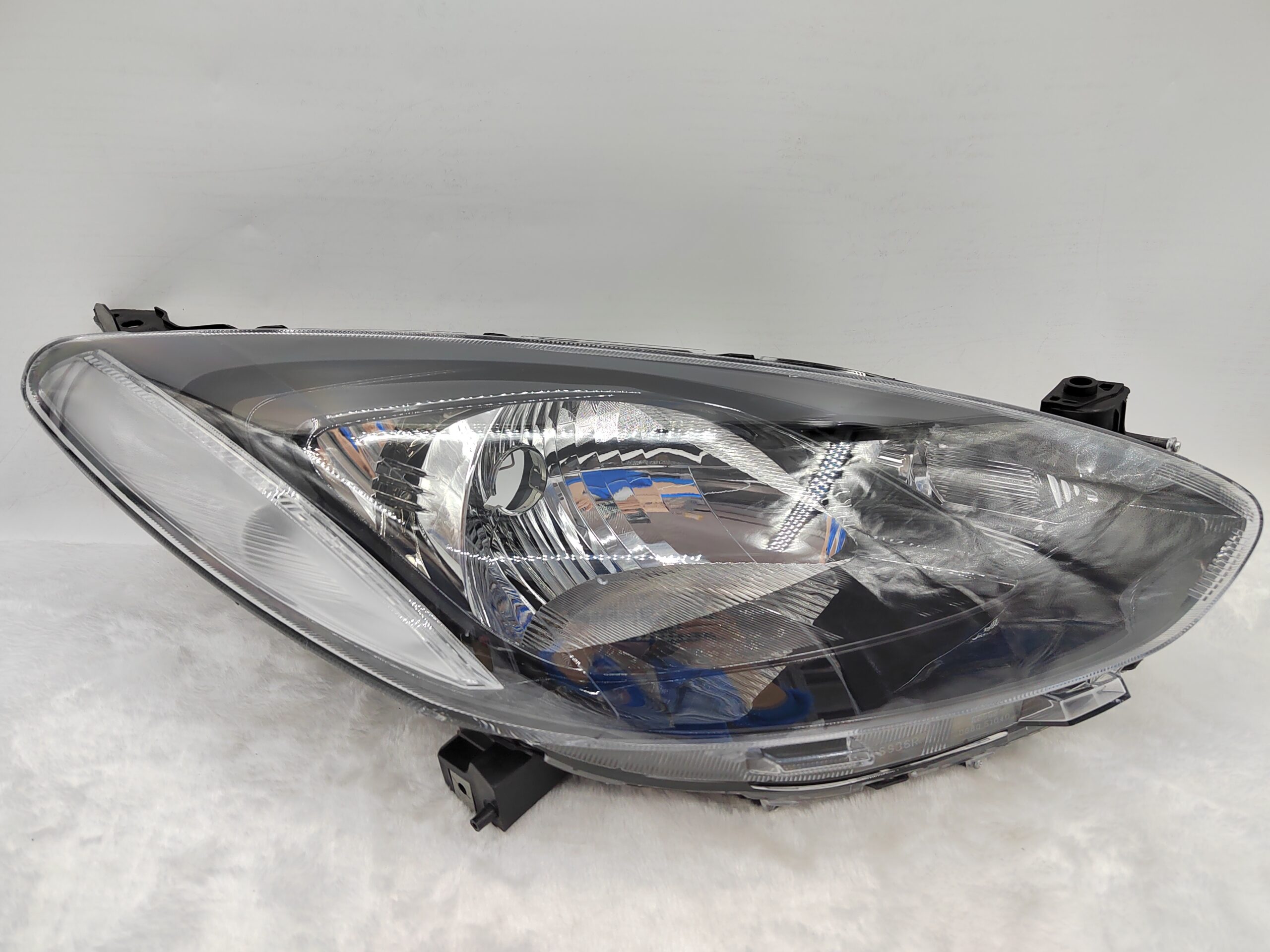 MAZDA 2 2007-2013 HALOGEN R.H.S HEADLIGHT ASSEMBLY