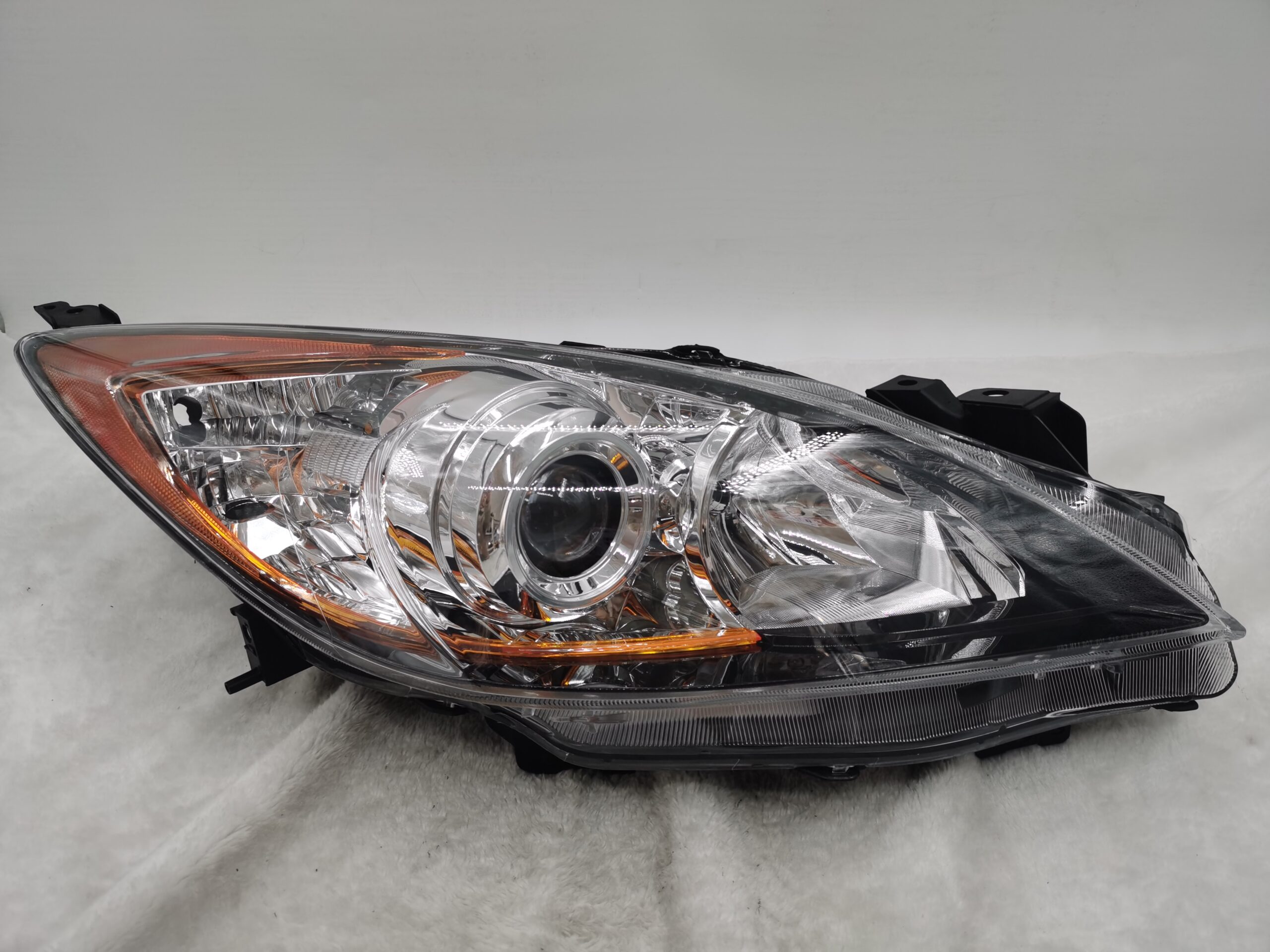 MAZDA 3 2010-2013 HALOGEN R.H.S HEADLIGHT ASSEMBLY