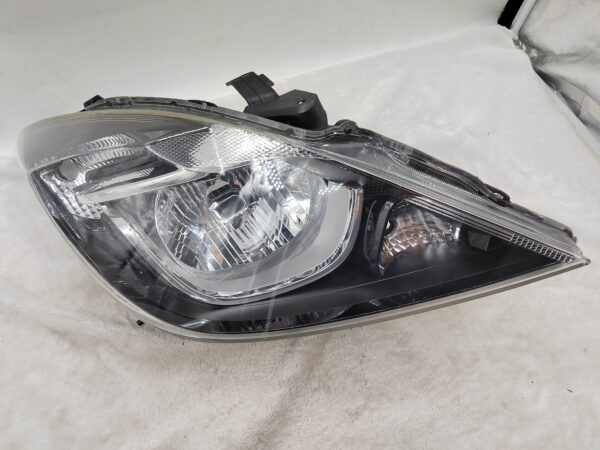 MAZDA BT-50 2016-2019 HALOGEN R.H.S HEADLIGHT ASSEMBLY