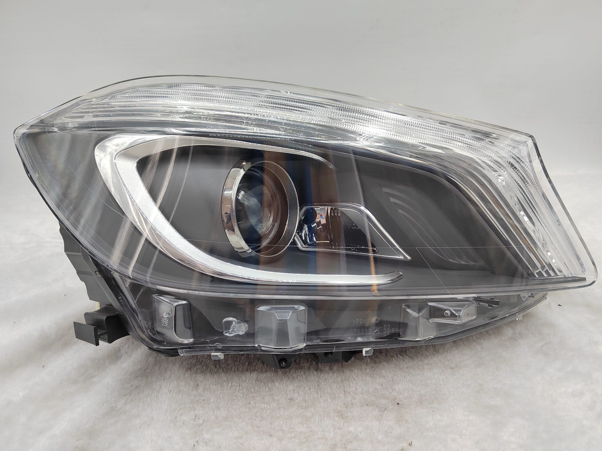 MERCEDES-BENZ A-CLASS W176 2013-2015 XENON R.H.S HEADLIGHT ASSEMBLY