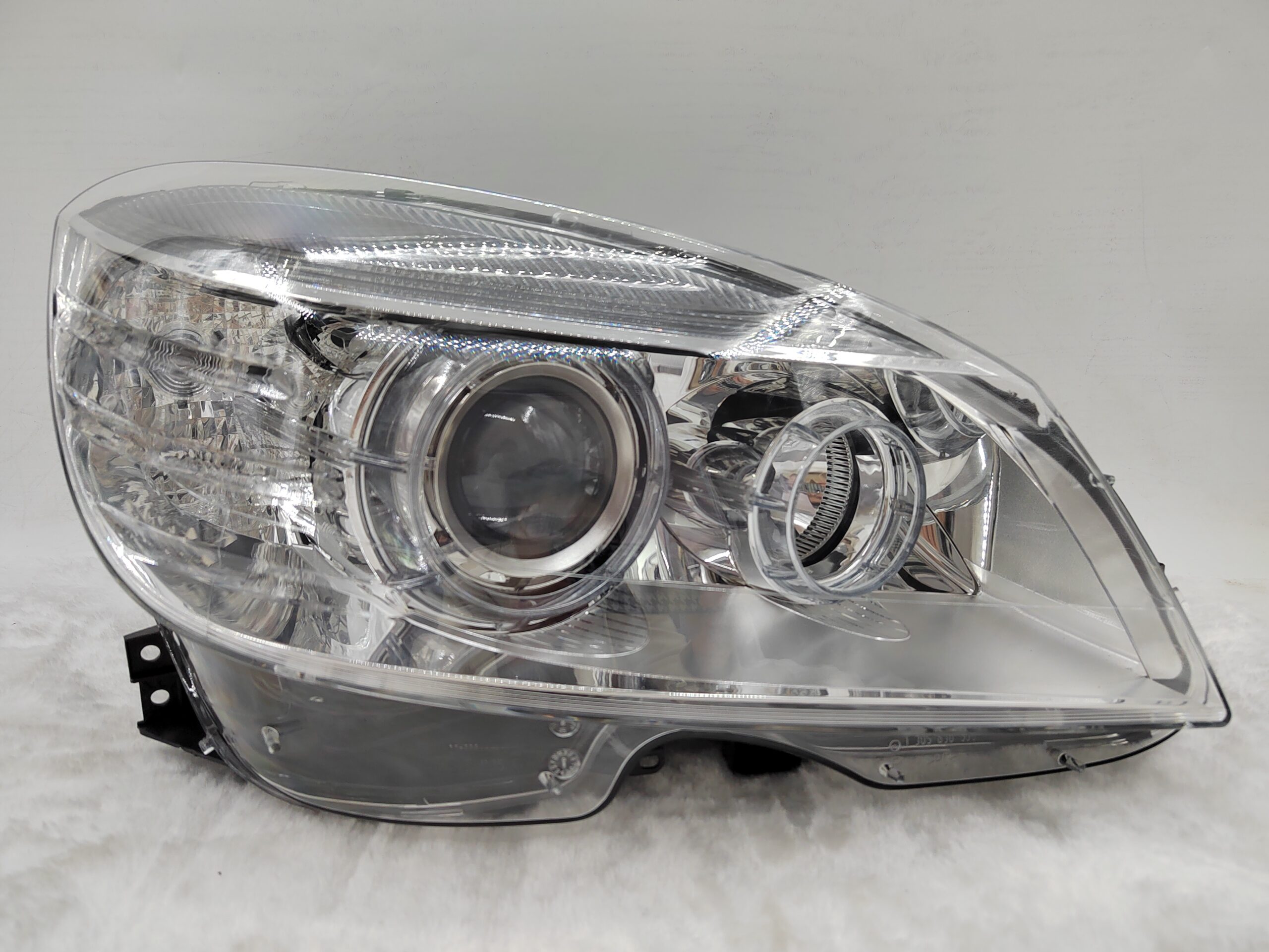 MERCEDES-BENZ C-CLASS W204 2007-2011 XENON R.H.S HEADLIGHT ASSEMBLY