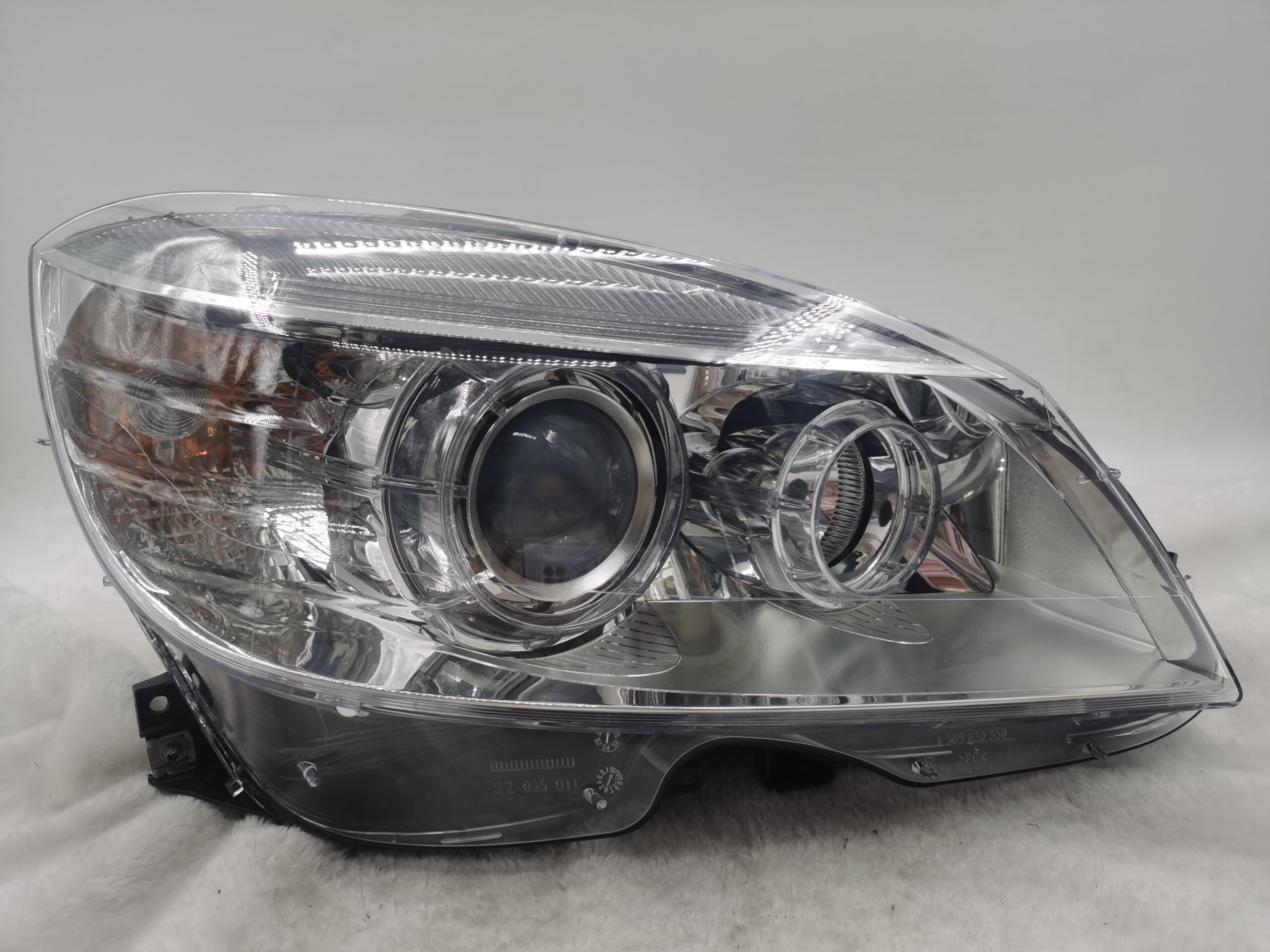 MERCEDES-BENZ C-CLASS W204 2007-2011 XENON R.H.S HEADLIGHT ASSEMBLY