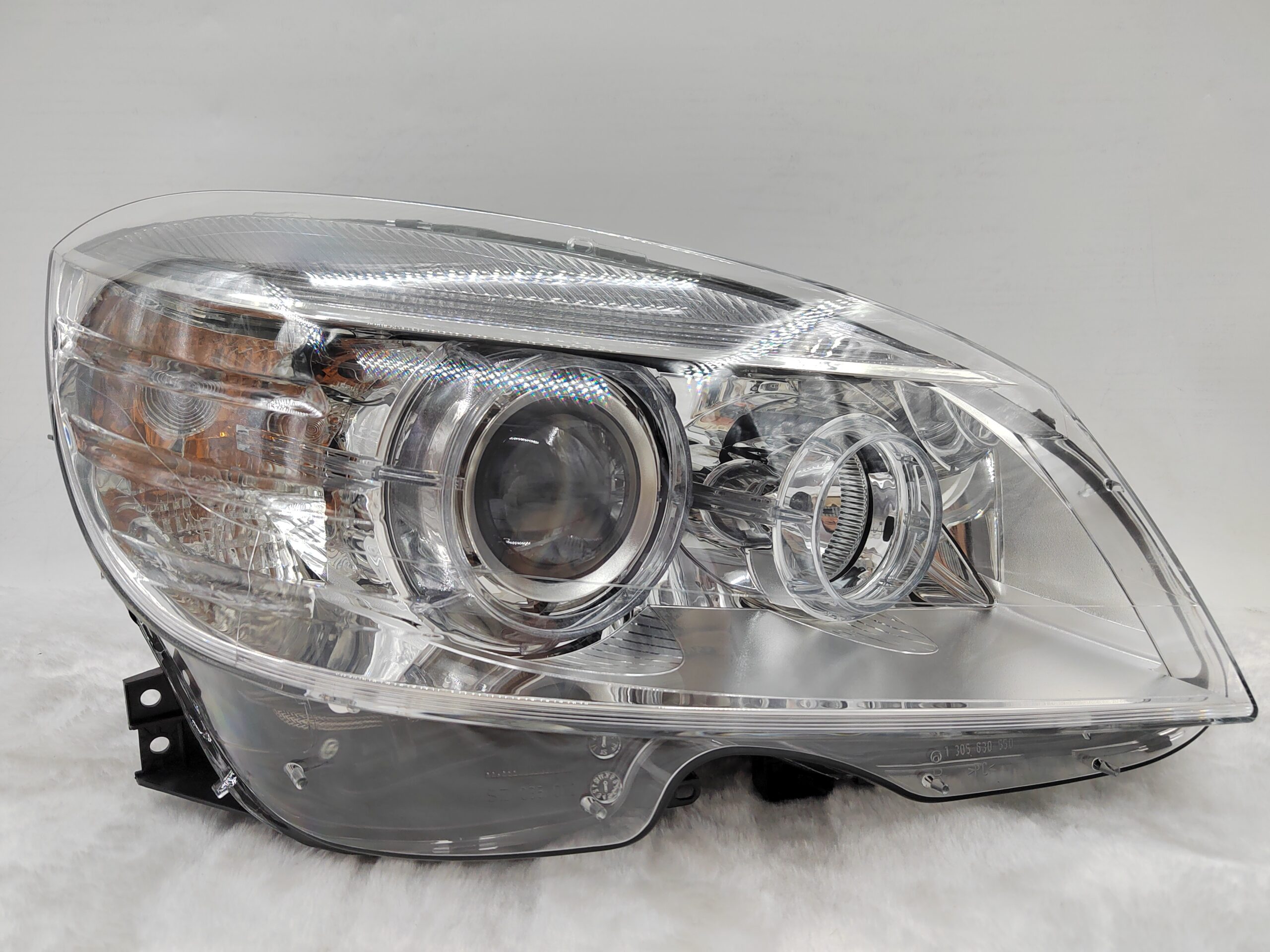 MERCEDES-BENZ C-CLASS W204 2007-2011 XENON R.H.S HEADLIGHT ASSEMBLY