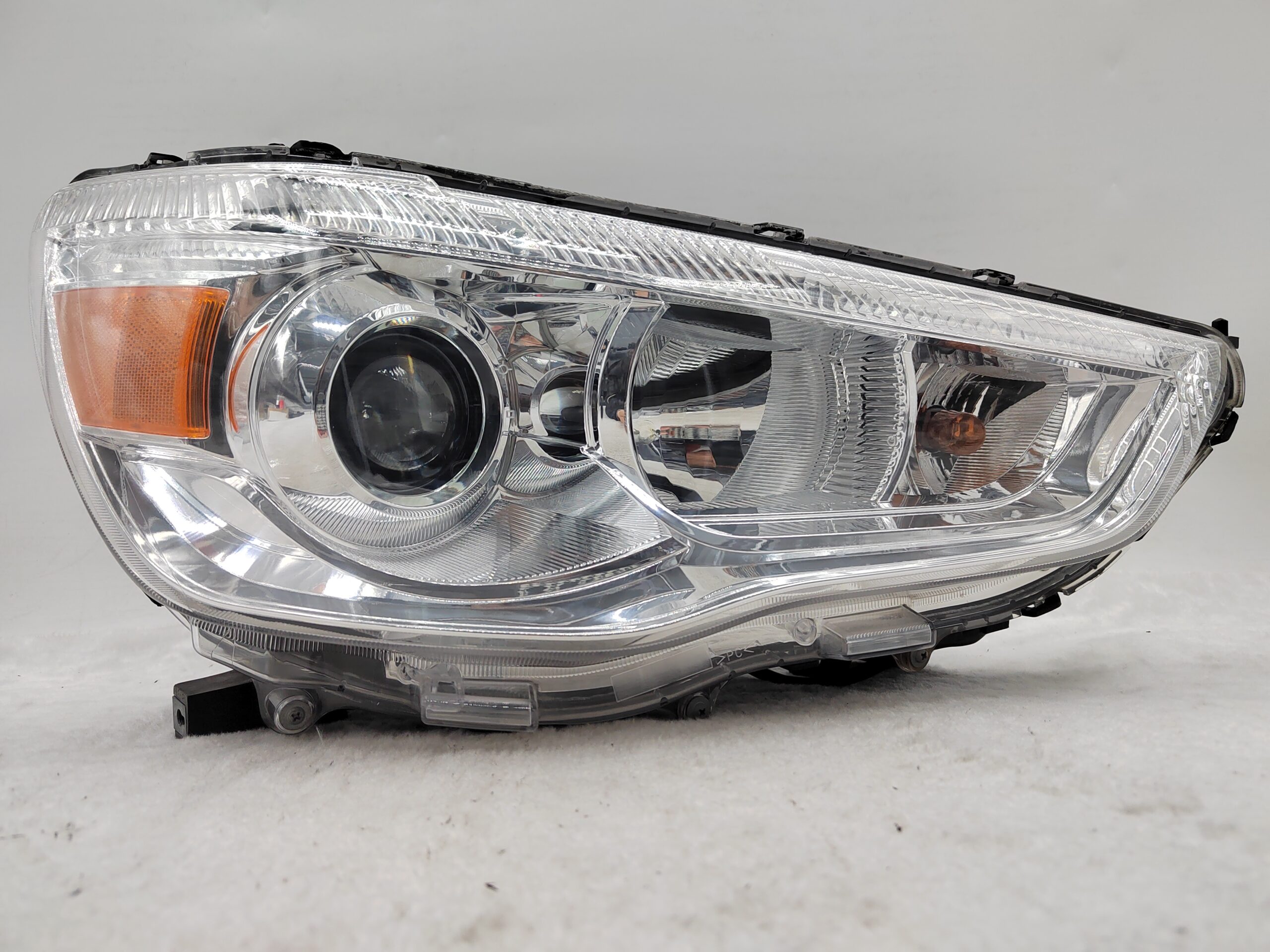 MITSUBISHI ASX 2010-2018 HALOGEN R.H.S HEADLIGHT ASSEMBLY