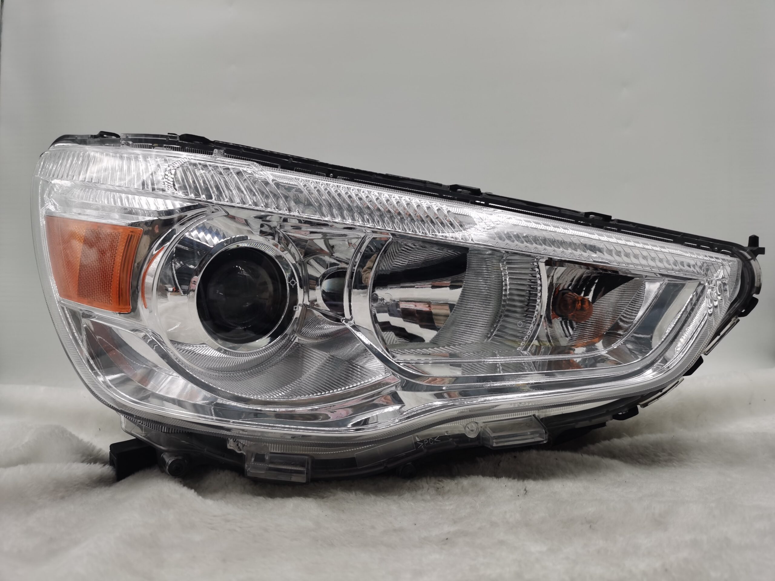 MITSUBISHI ASX 2010-2018 HALOGEN R.H.S HEADLIGHT ASSEMBLY